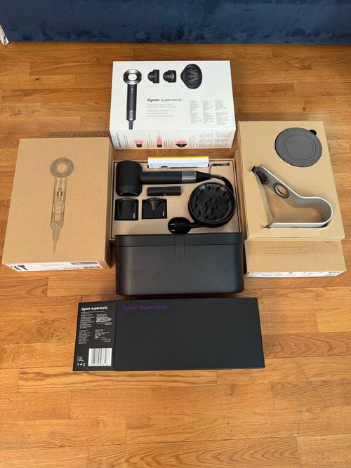 Vends lot Dyson Supersonic et accessoires