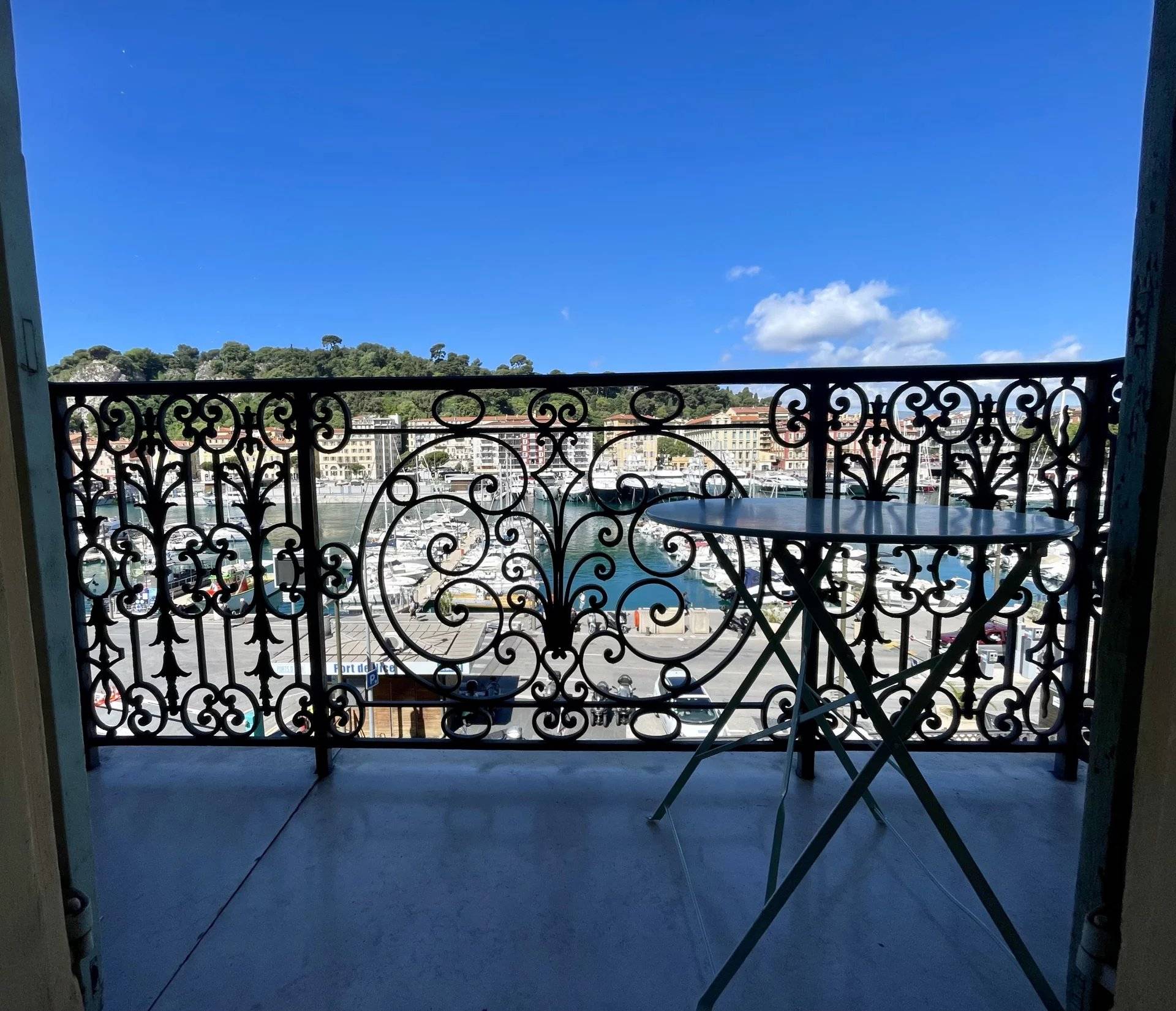 Vends appartement avec vue panoramique sur le Port Lympia - 88m² - Nice