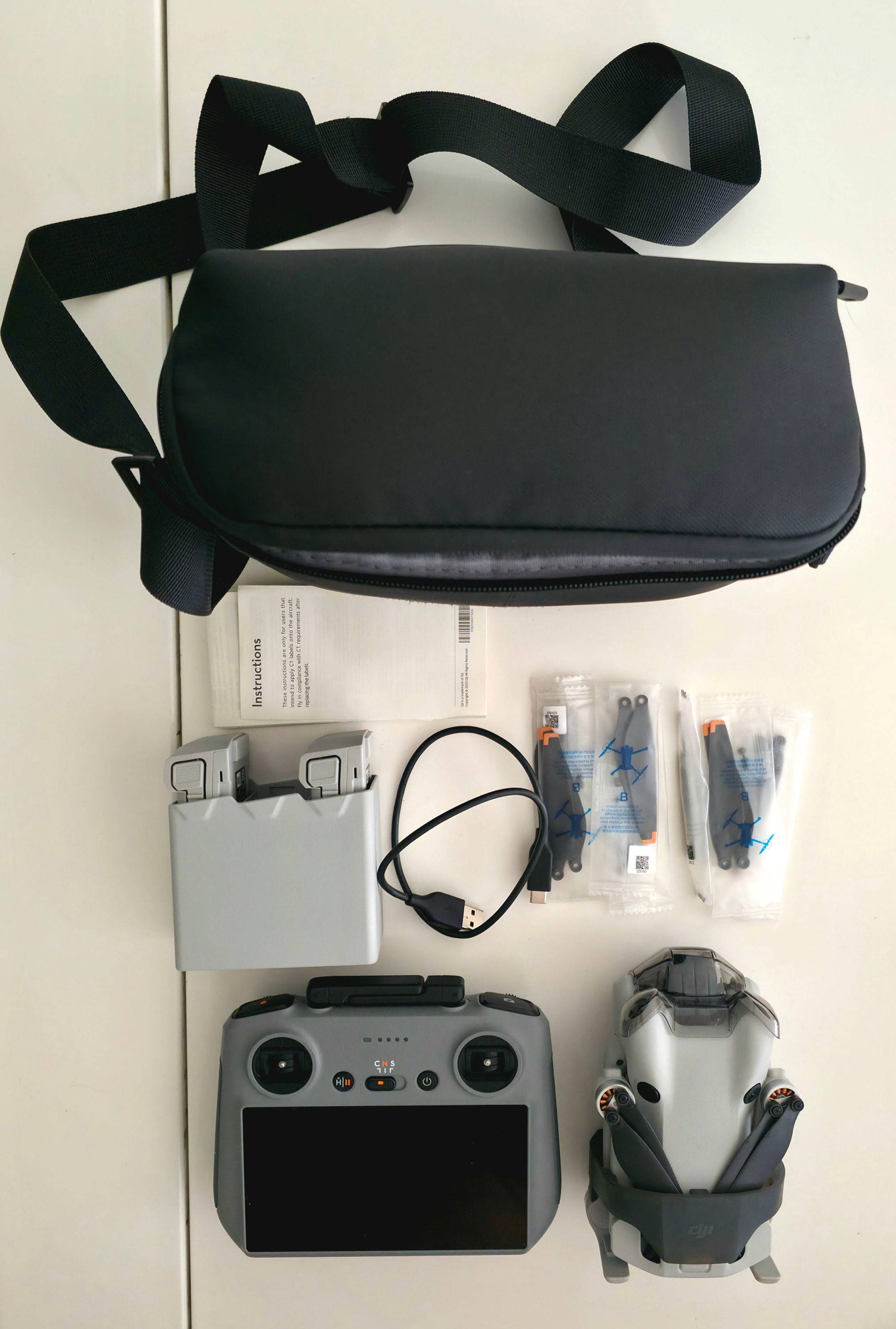 Vends drone DJI 4 Pro Mini Pack Fly More Combo