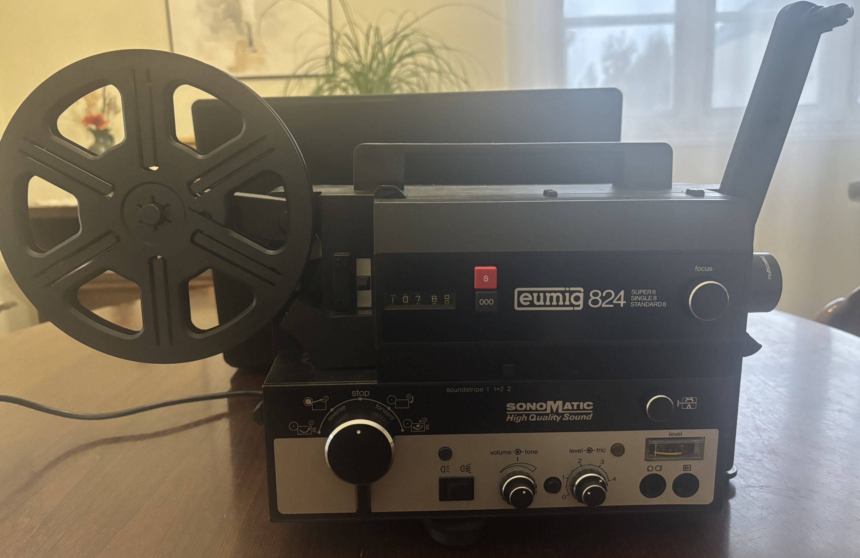 PROJECTEUR EUMIG824 HQS SUPER-8