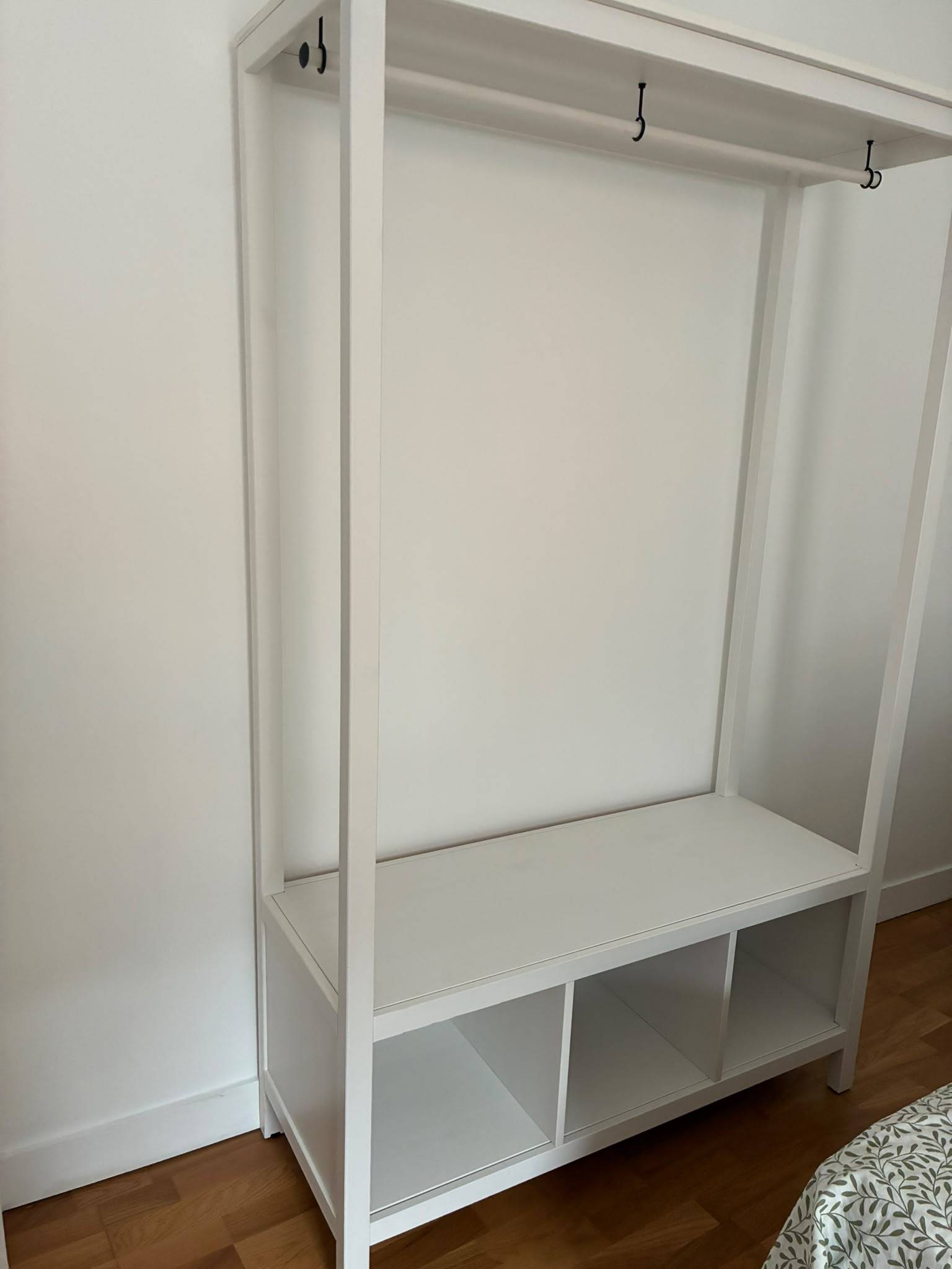 Vends armoire ouverte IKEA HEMNES blanc en très bon état
