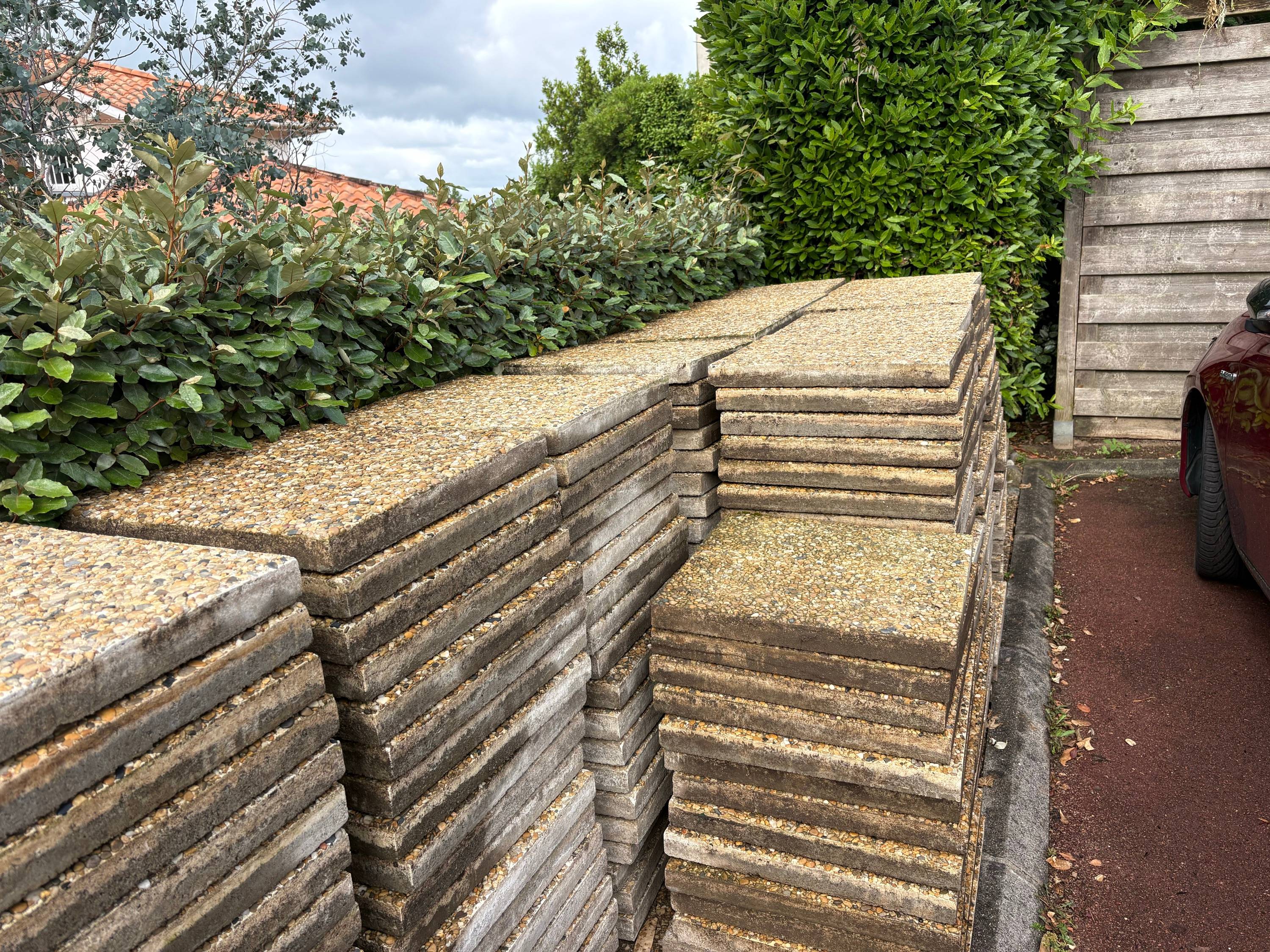 Vends 300 dalles béton gravillonnées 50x50 ép. 5 cm