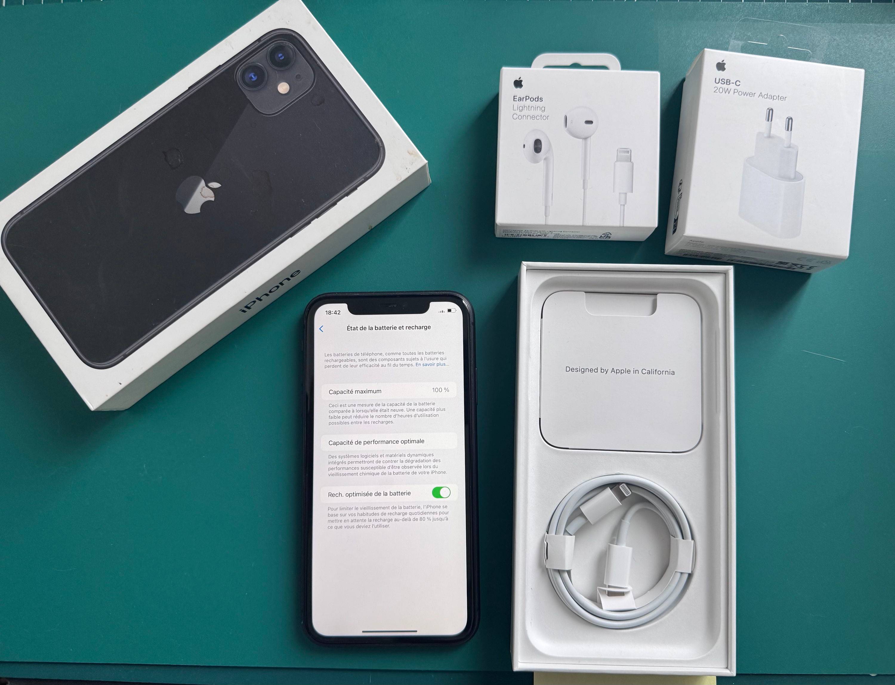 Vends iPhone 11 noir 64 Go