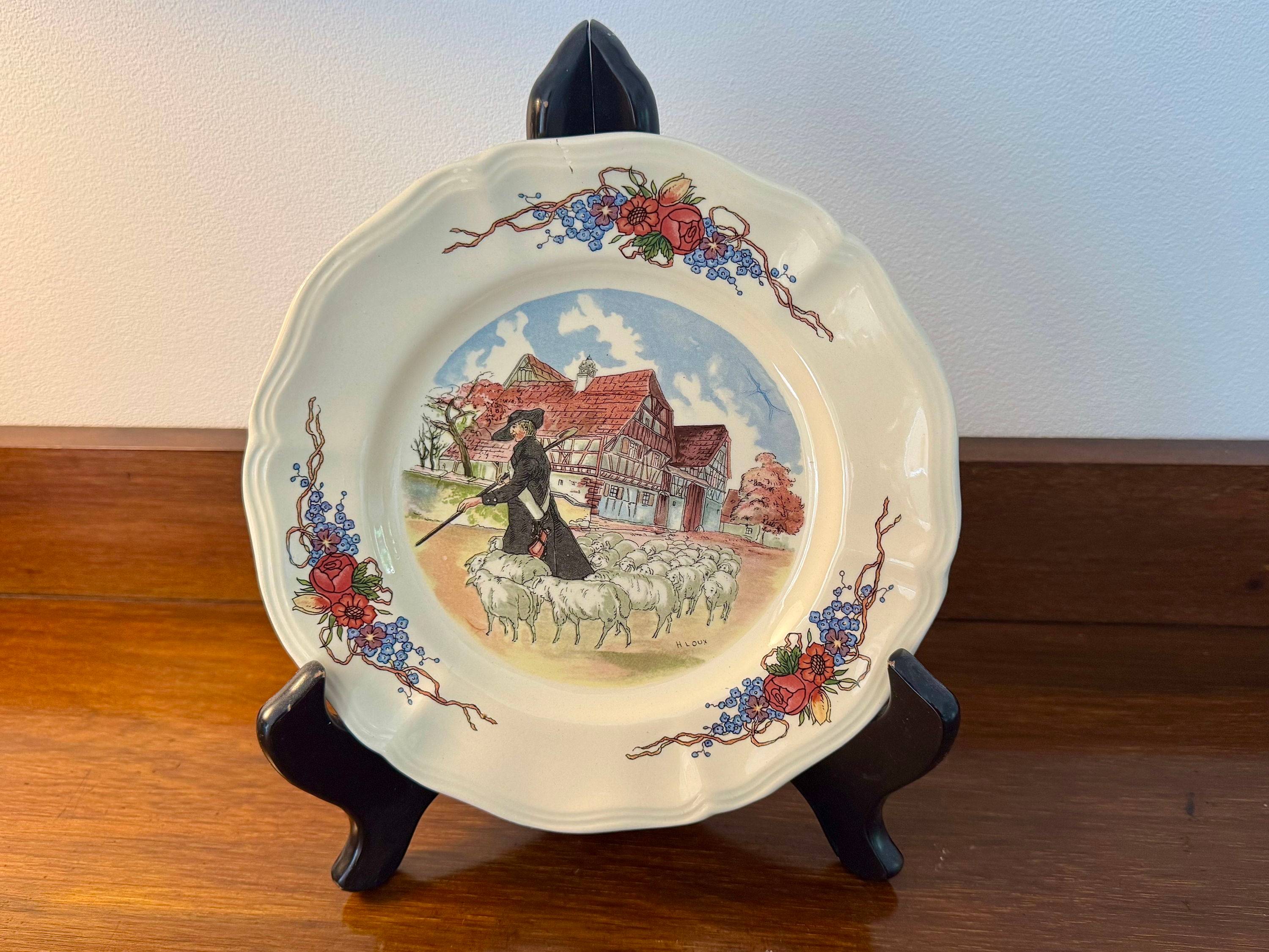 Vends petite assiette Sarreguemines Obernai – décor bergère et troupeau – H. Loux