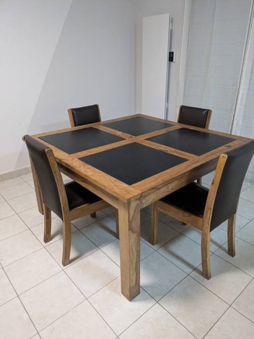 Vends table carrée teck massif + 6 chaises