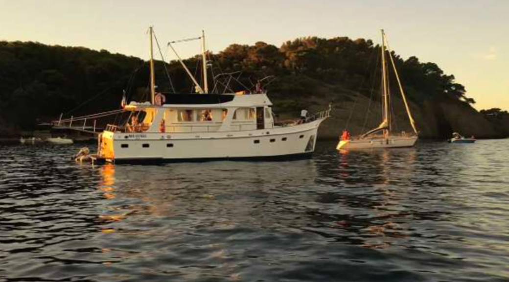 Propose privatisation d’un yacht Grand Banks 50 historique — jusqu’à 24 personnes au départ du Vieux-Port