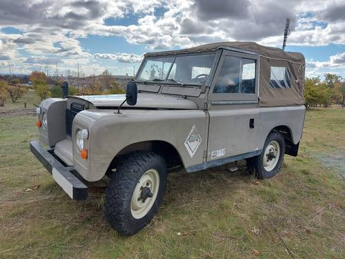 Vends Land Rover court (88) bâché de 1978
