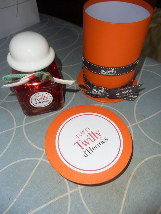 Eau de parfum Hermès, 85 ml Tutti Twilly + lien en soie dans sa boite ED Limitée