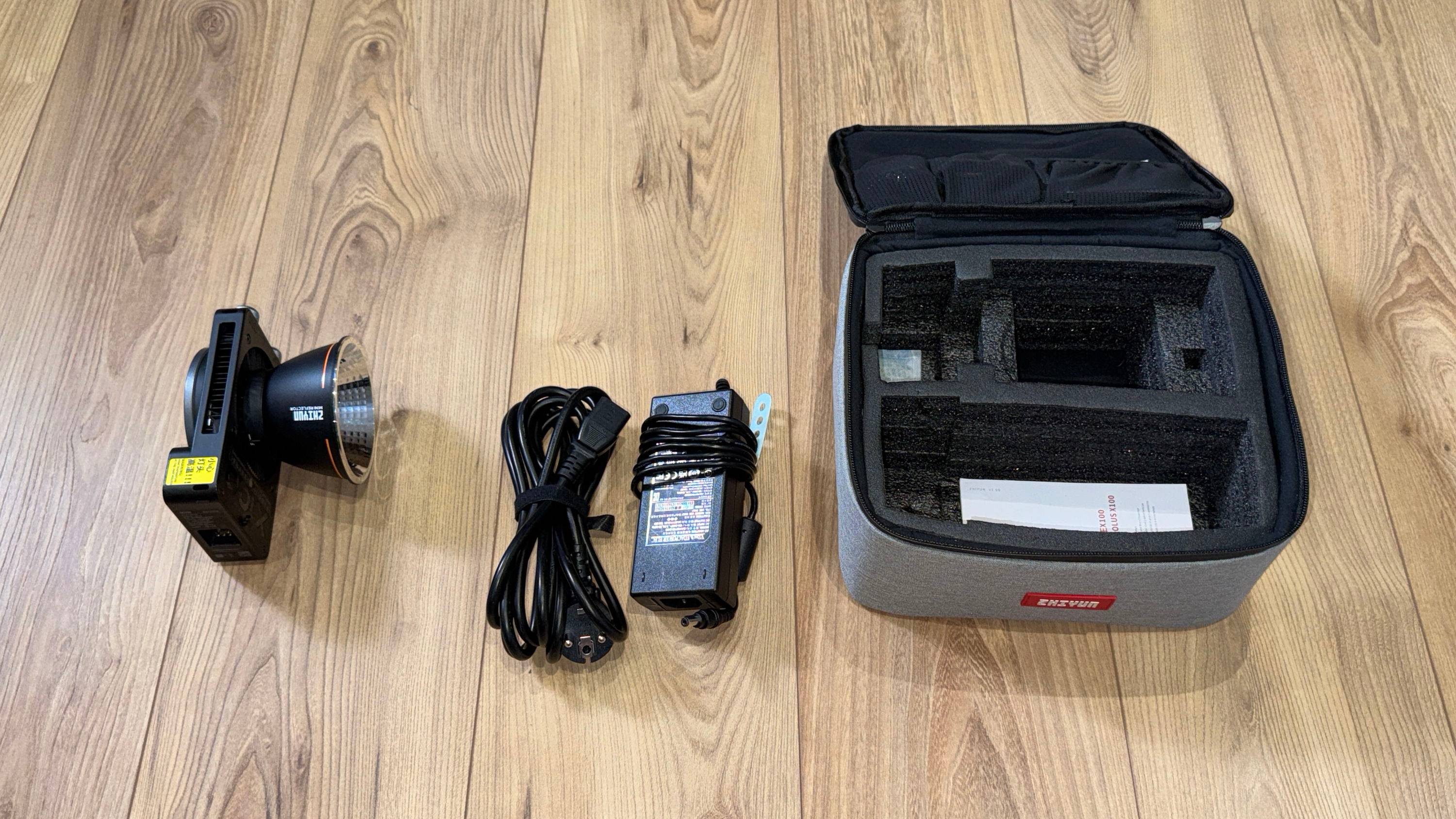 Vends lampe LED vidéo Zhiyun Molus X100 100W bi-color