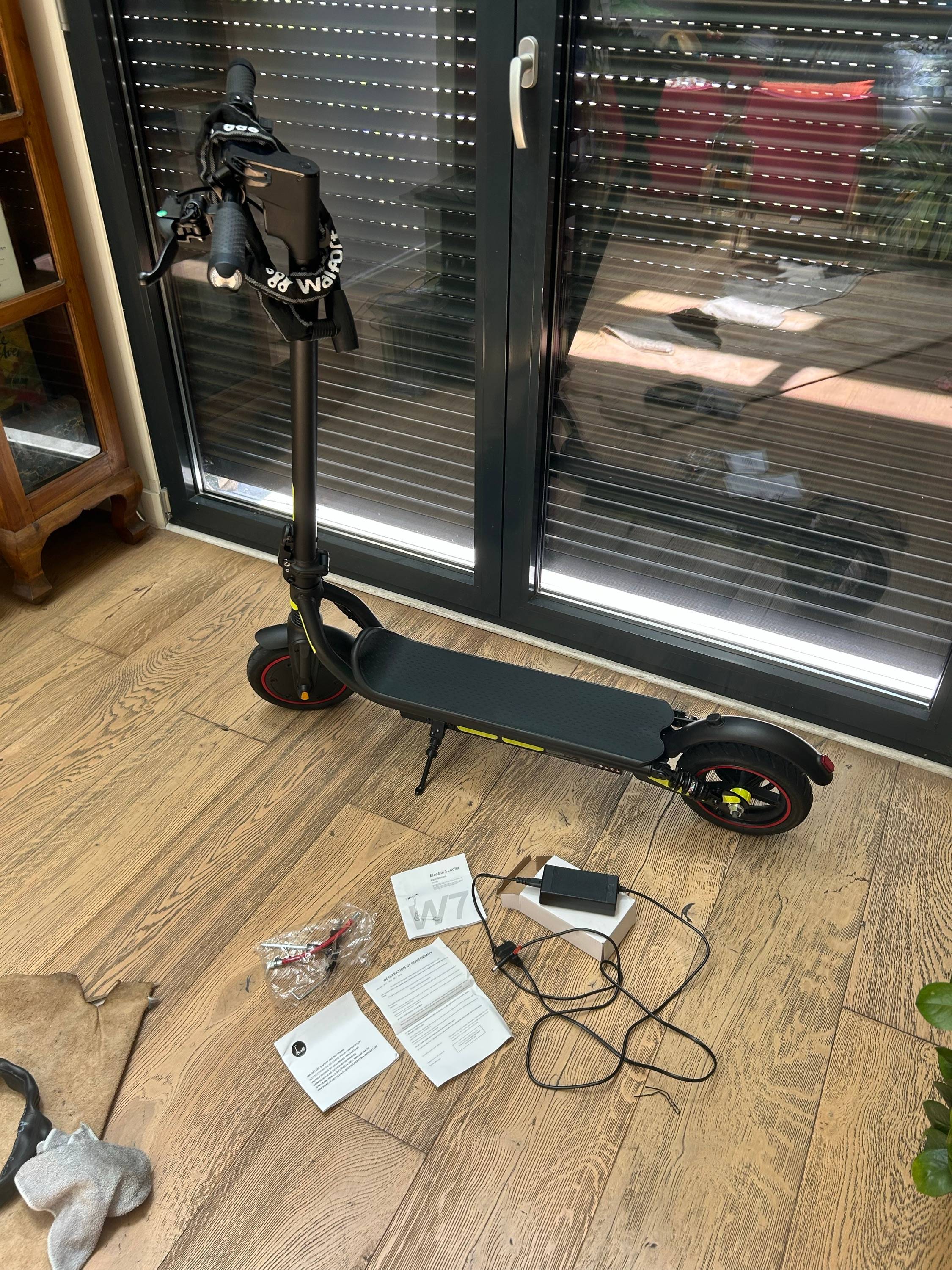 Vends trottinette électrique iScooter W7 - état comme neuf + boîte et accessoires