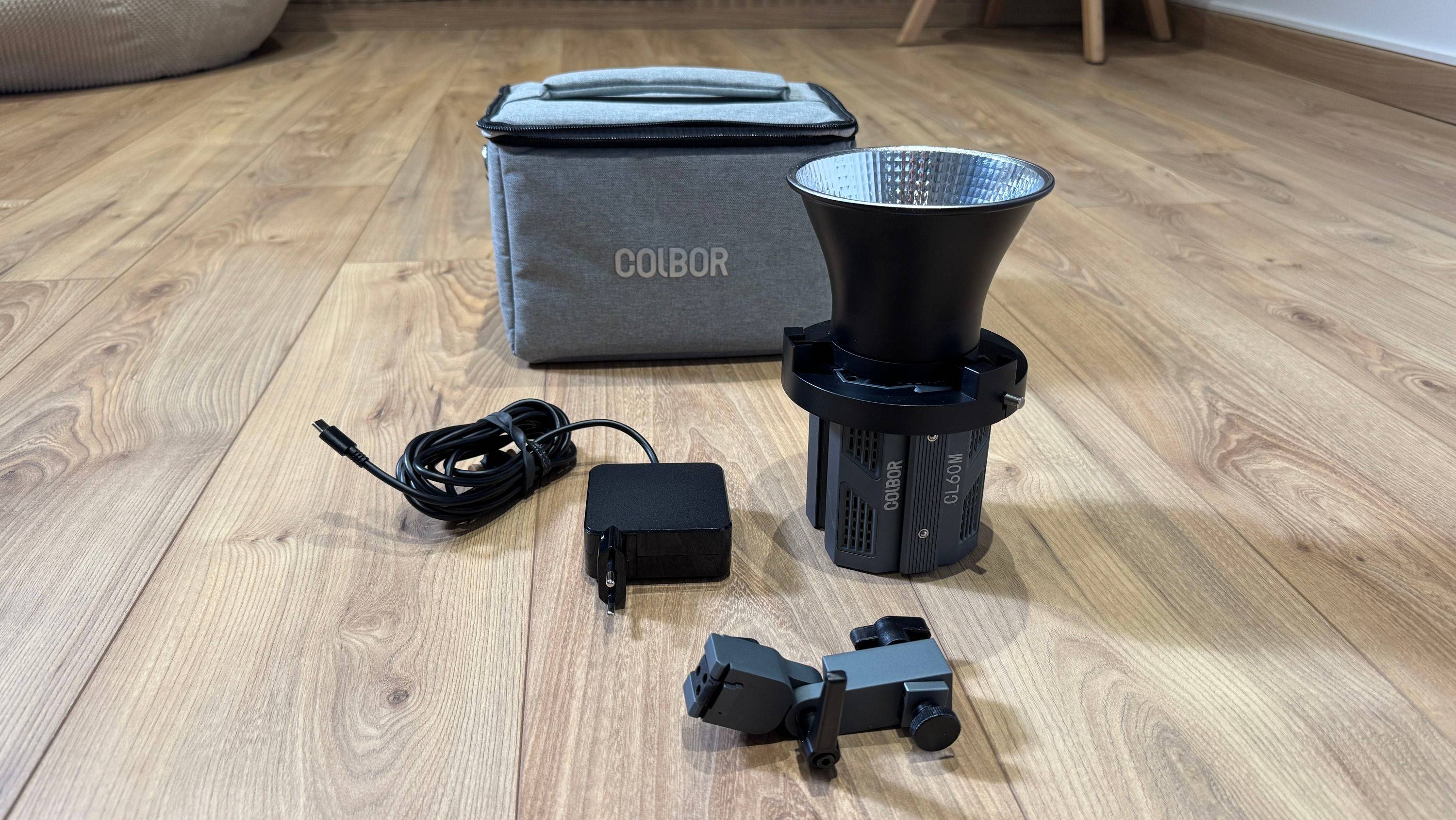 Vends projecteur LED vidéo/photo Colbor CL60m, état impeccable