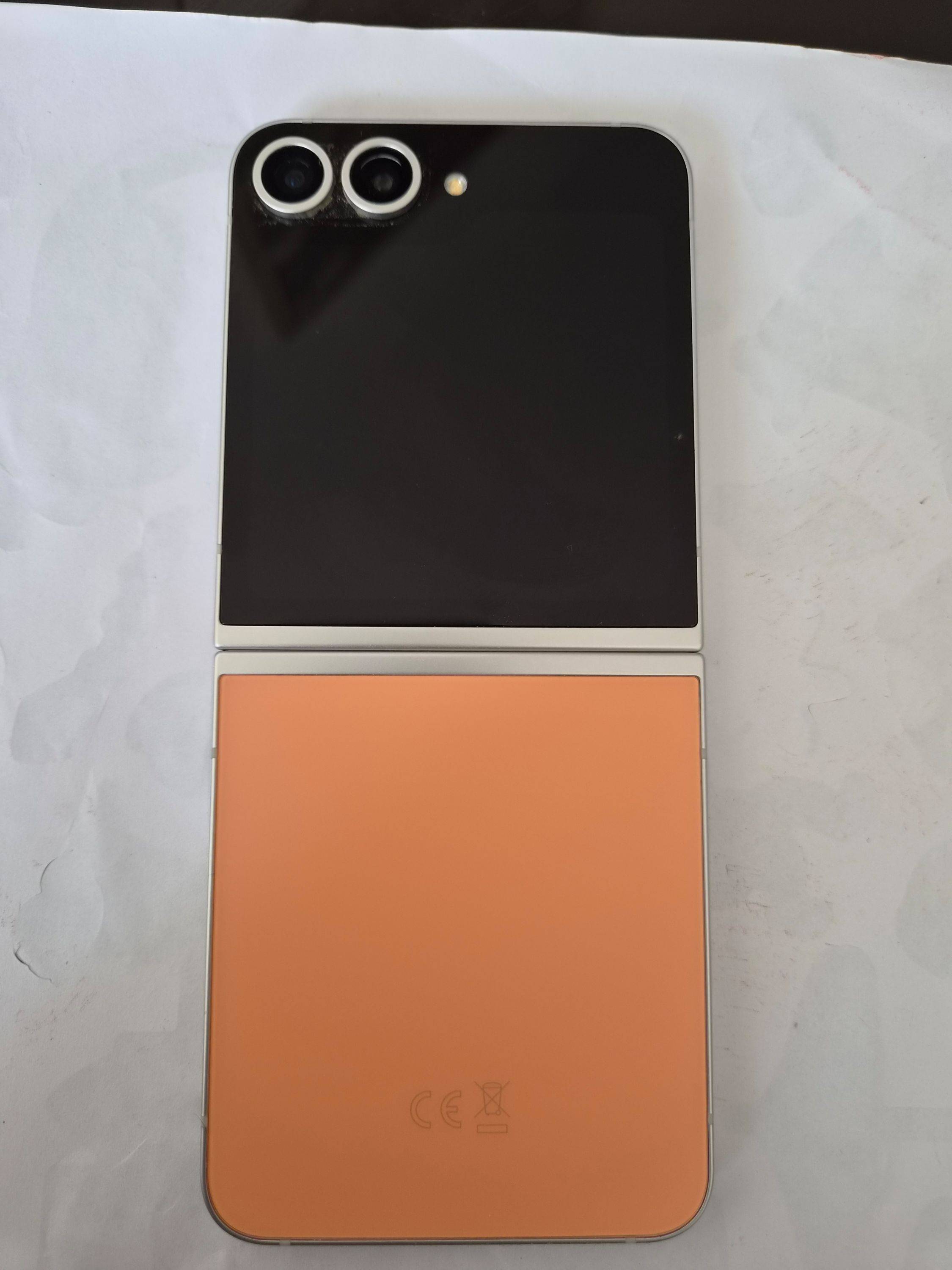 Vends Samsung Z Flip 6 512 couleur pêche