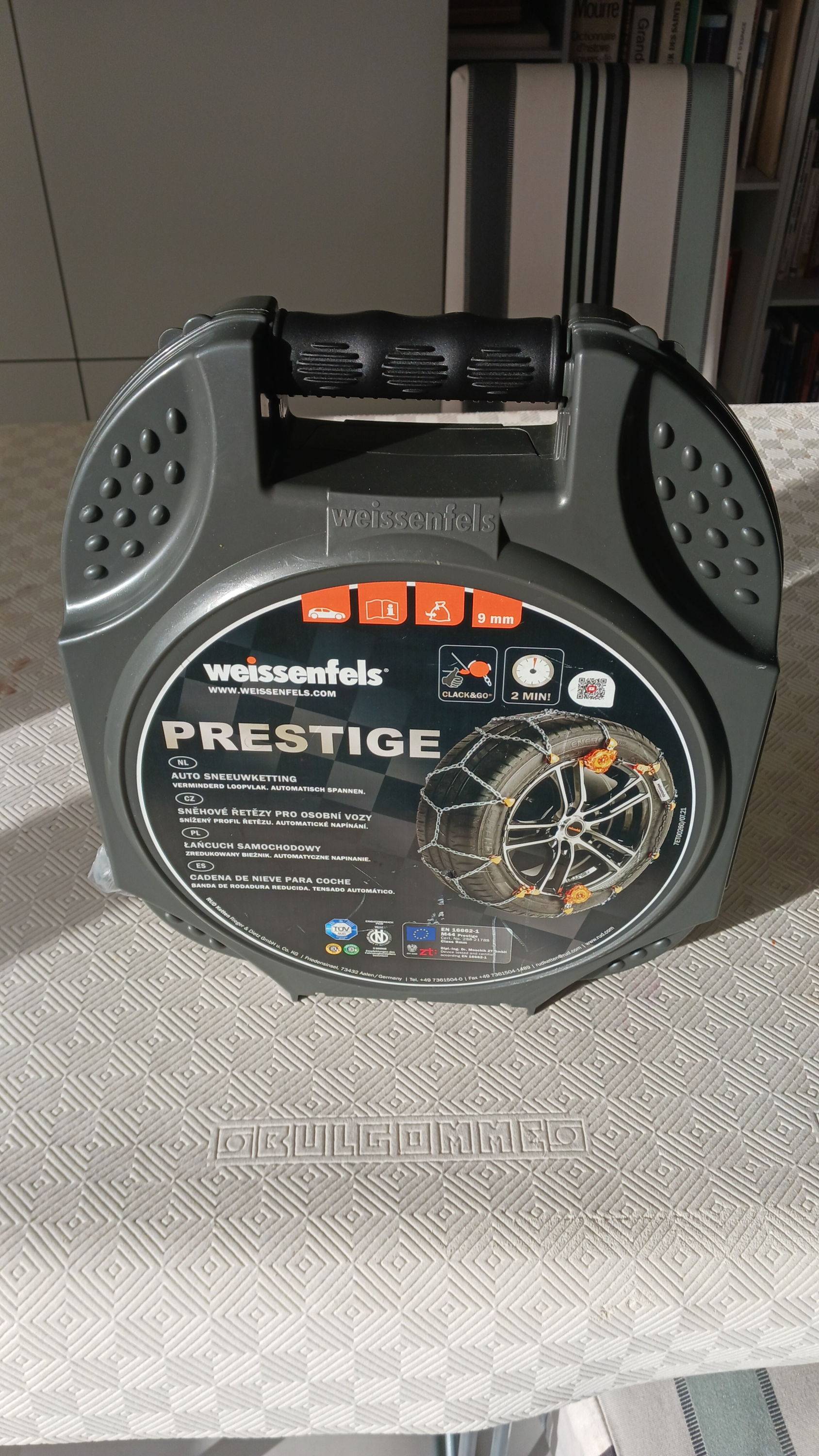 VENDS UNE PAIRE DE CHAINES NEUVES POUR VOITURE EN MONTAGNE