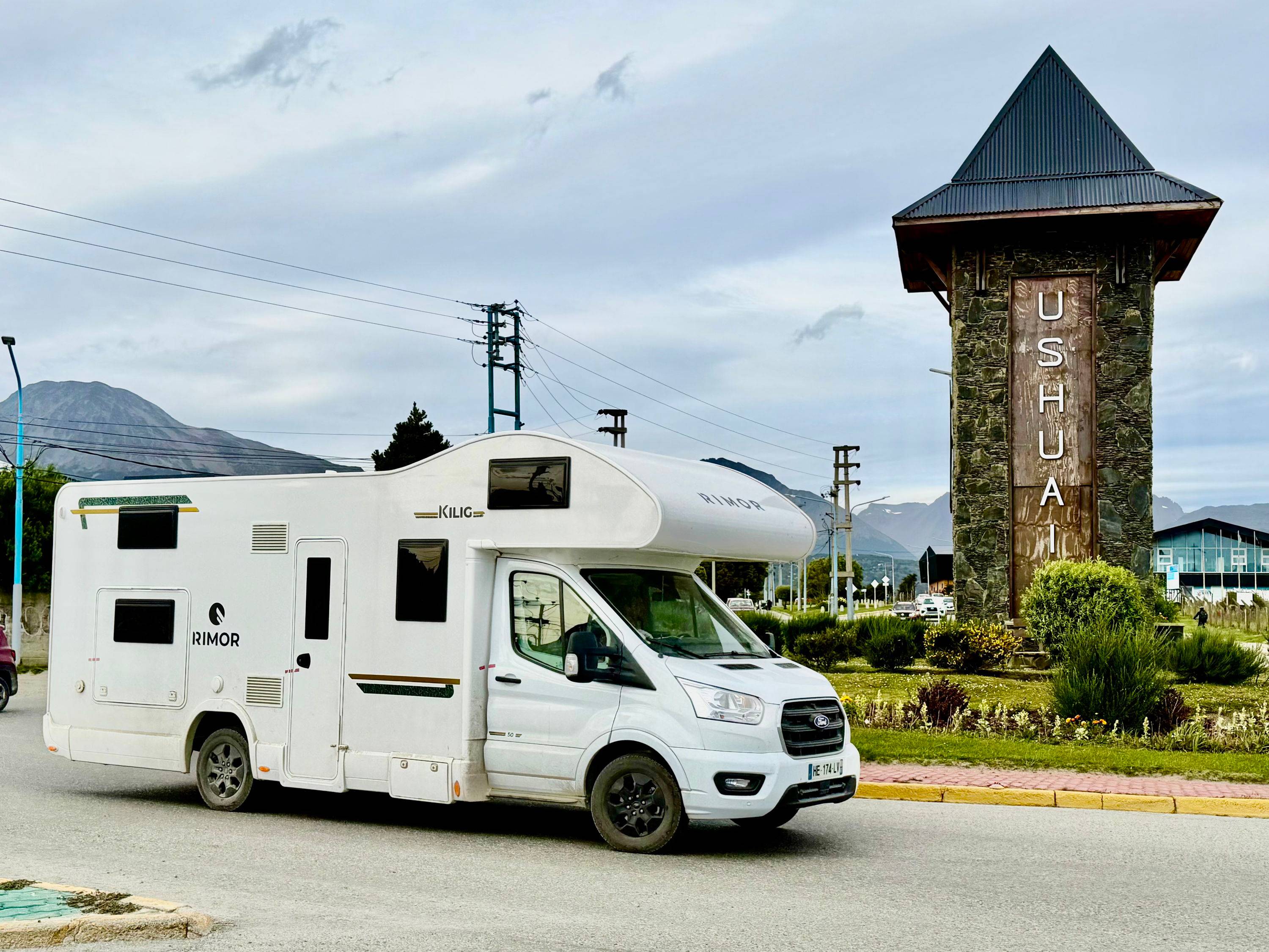 Rimor Kilig 50 – Camping-car familial 6 places – Prêt pour l’Amérique du Sud