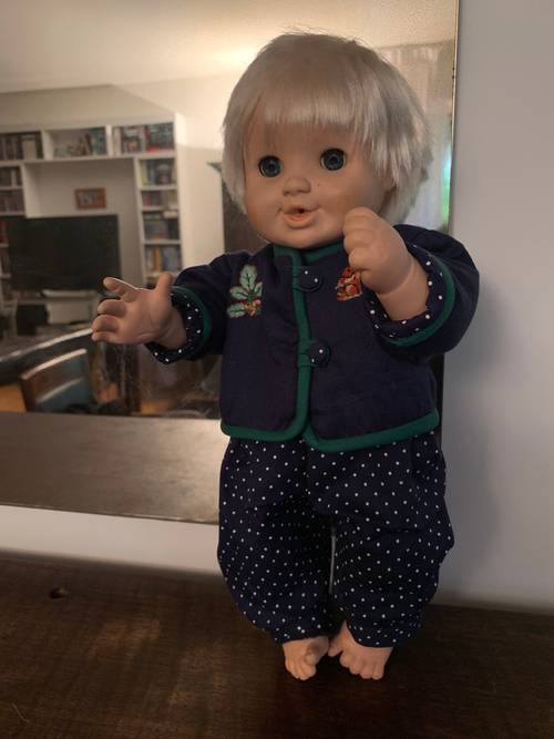 Vends très joli poupon Corolle, 34 cm, années 90, cheveux courts blonds, yeux bleus, très bon état
