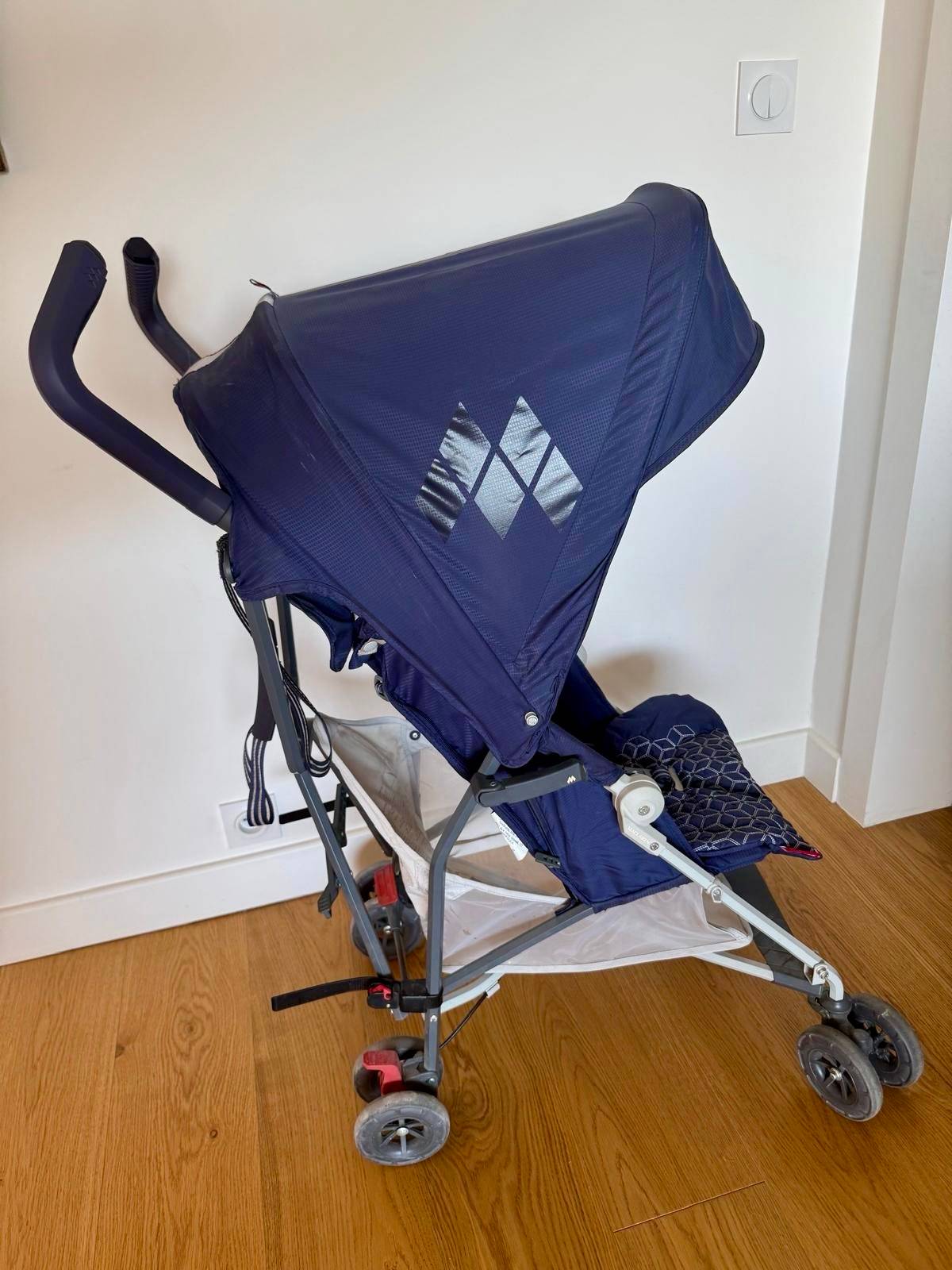 Vends poussette Mac Laren avec protection pluie parfait état
