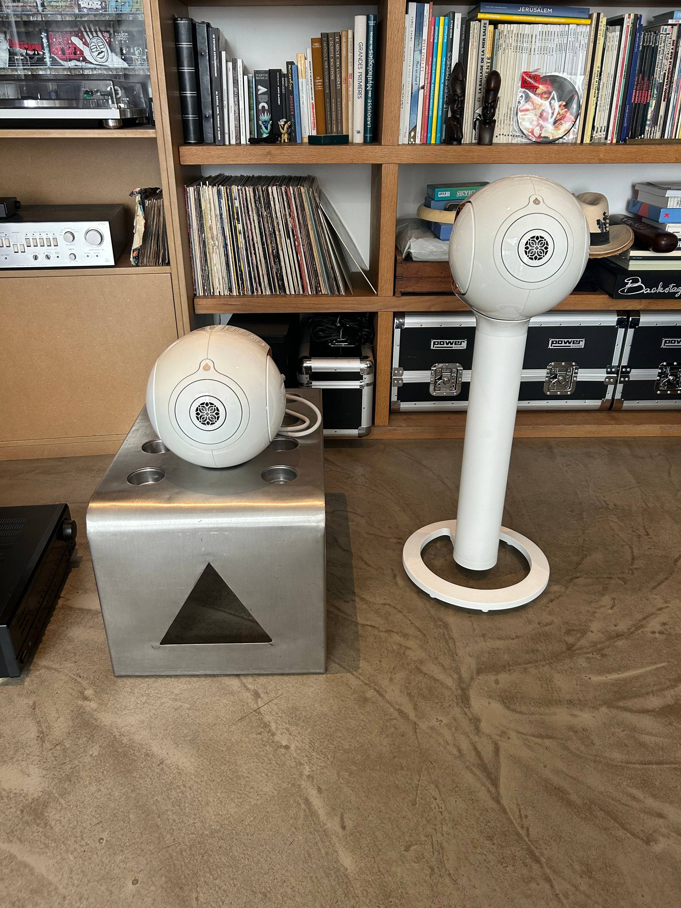 Vends paire Devialet Phantom Gold + pied Tree, pièce rare, son d’exception
