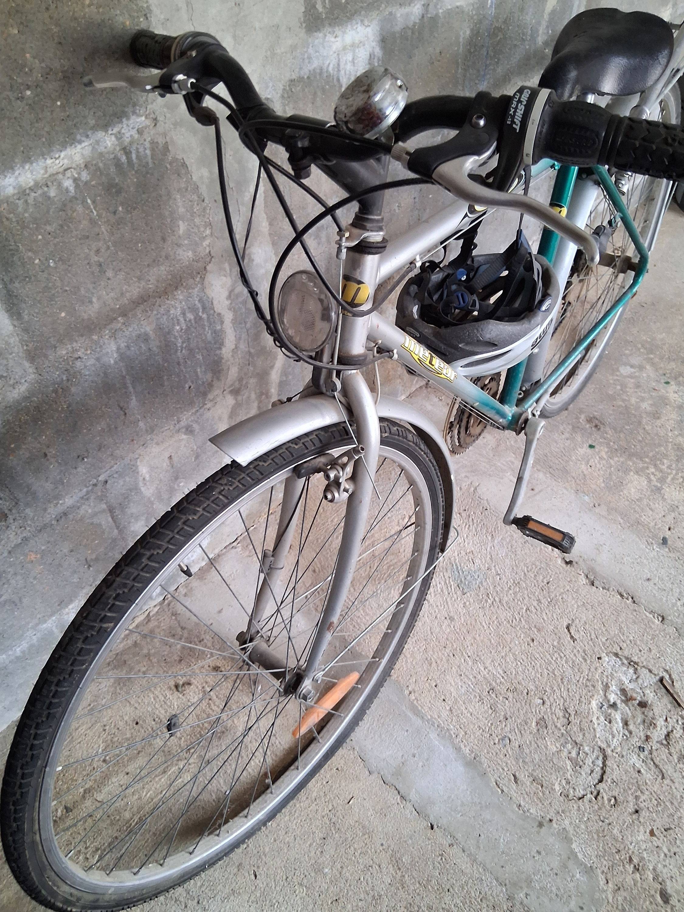 Vends vélo homme avec casque