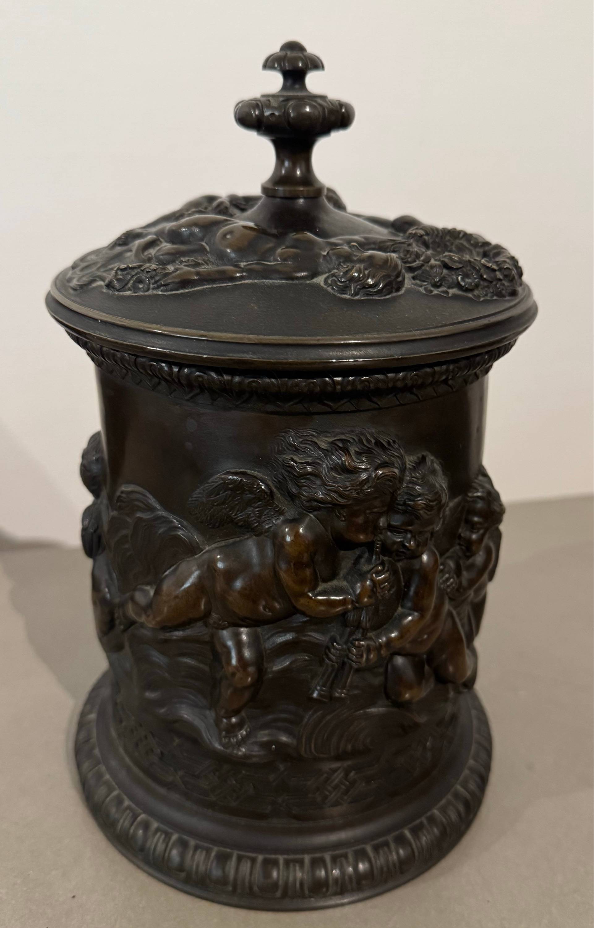 Vends grand pot ancien en bronze