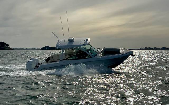 BOSTON WHALER VANTAGE 280 – 2021 Première main – TVA payée – Visible à Vannes (France) Prix TTC