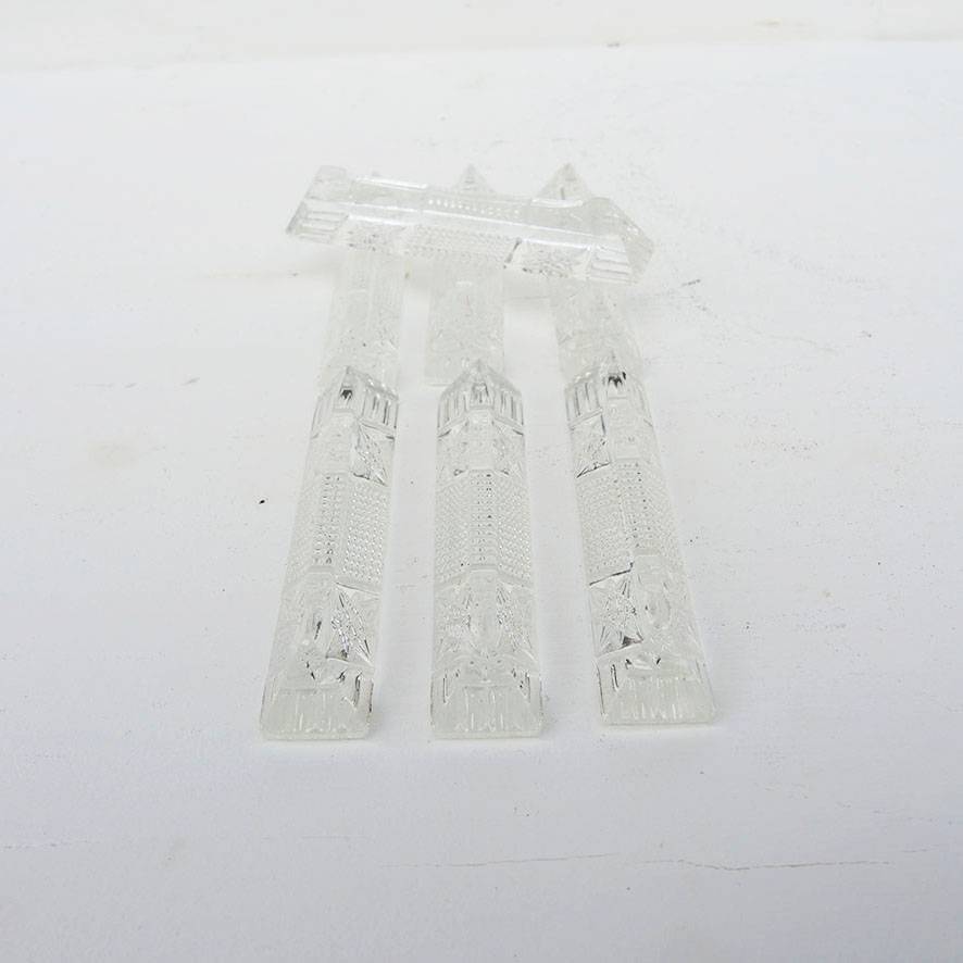 7 Anciens Porte-Couteaux Pyramide en Cristal Taillé