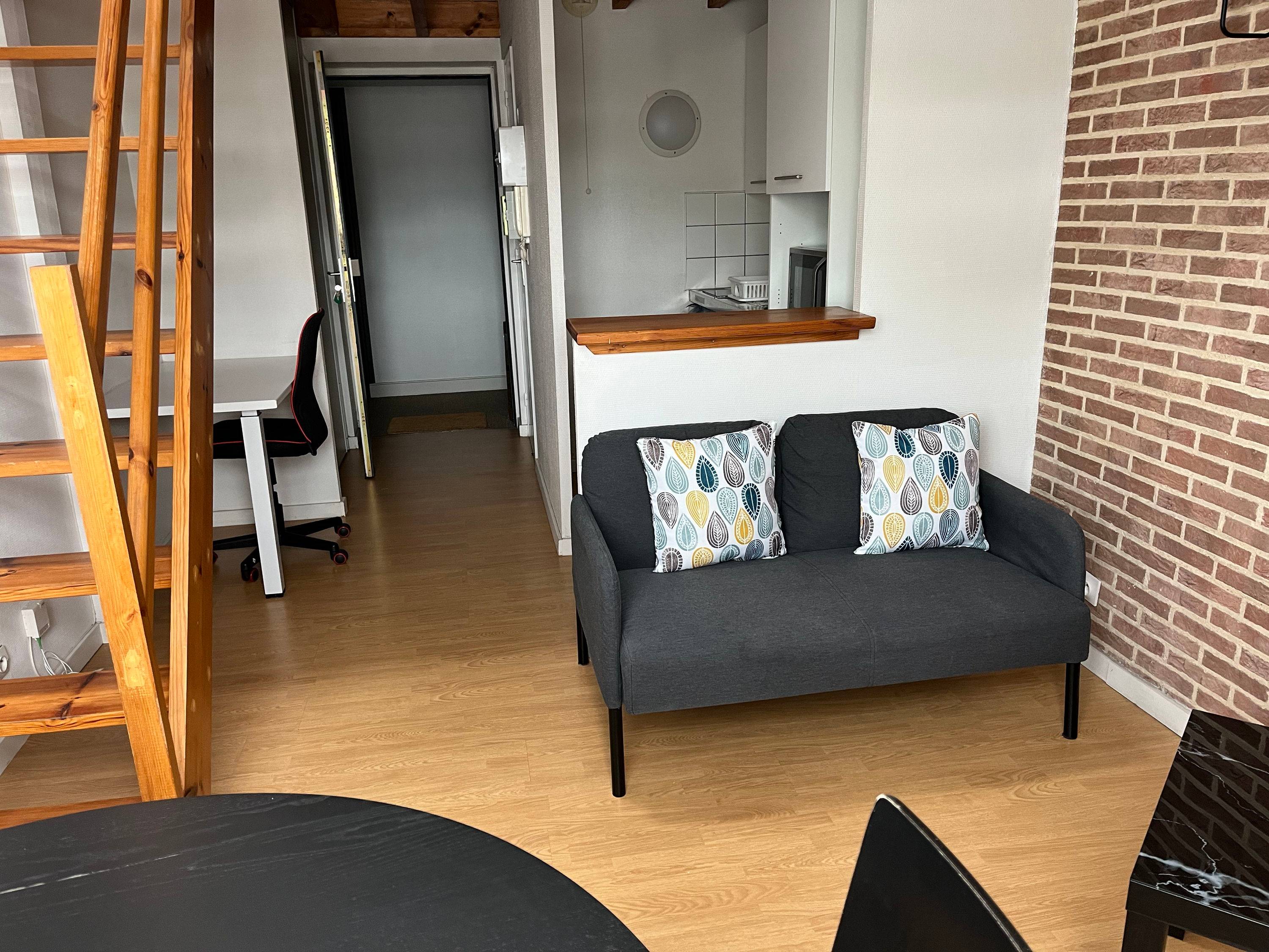 Loue studio mezzanine meublé 27m² dans Vieux Lille