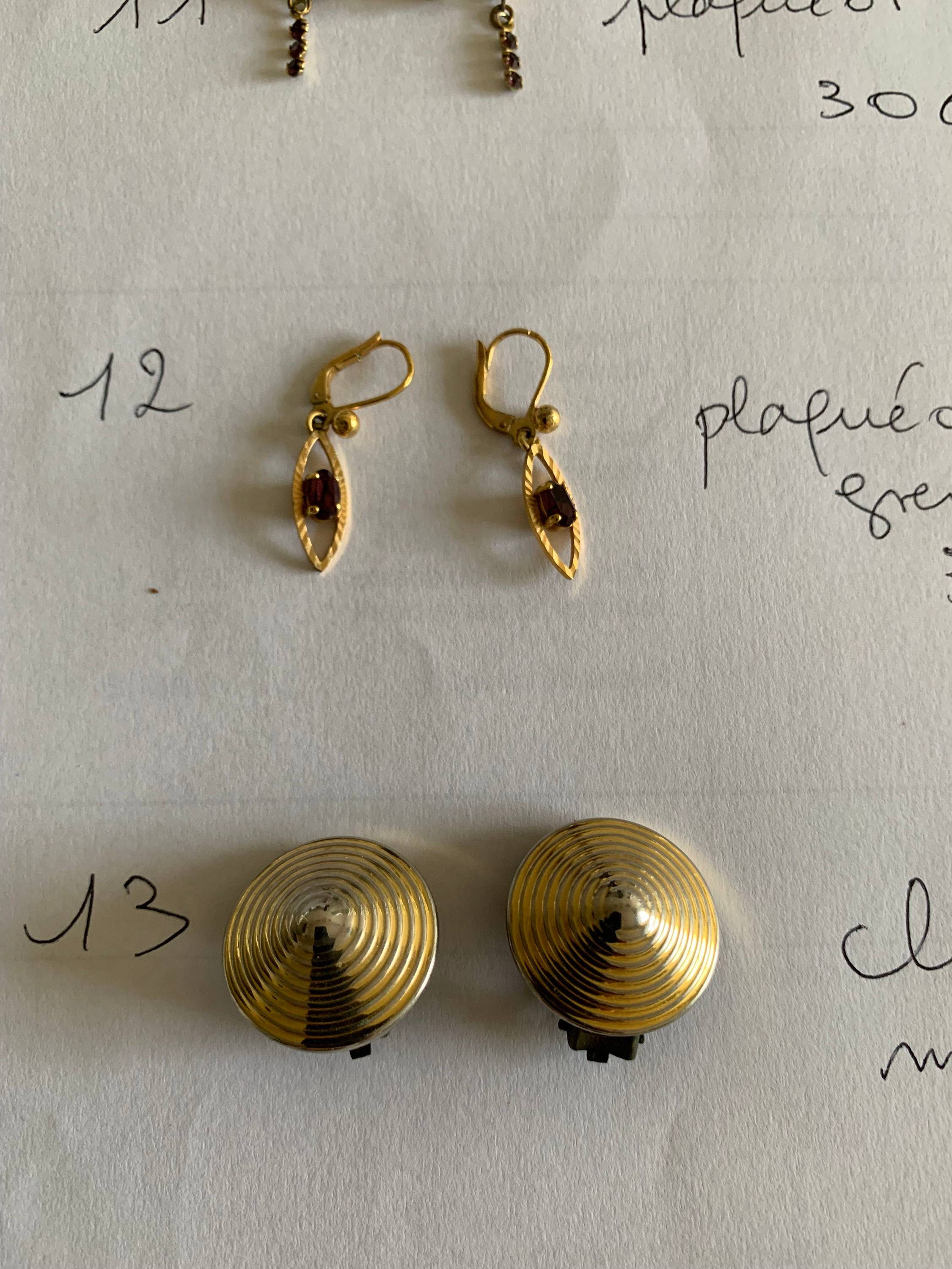 Vends boucles d’oreilles à clips et à oreilles percées