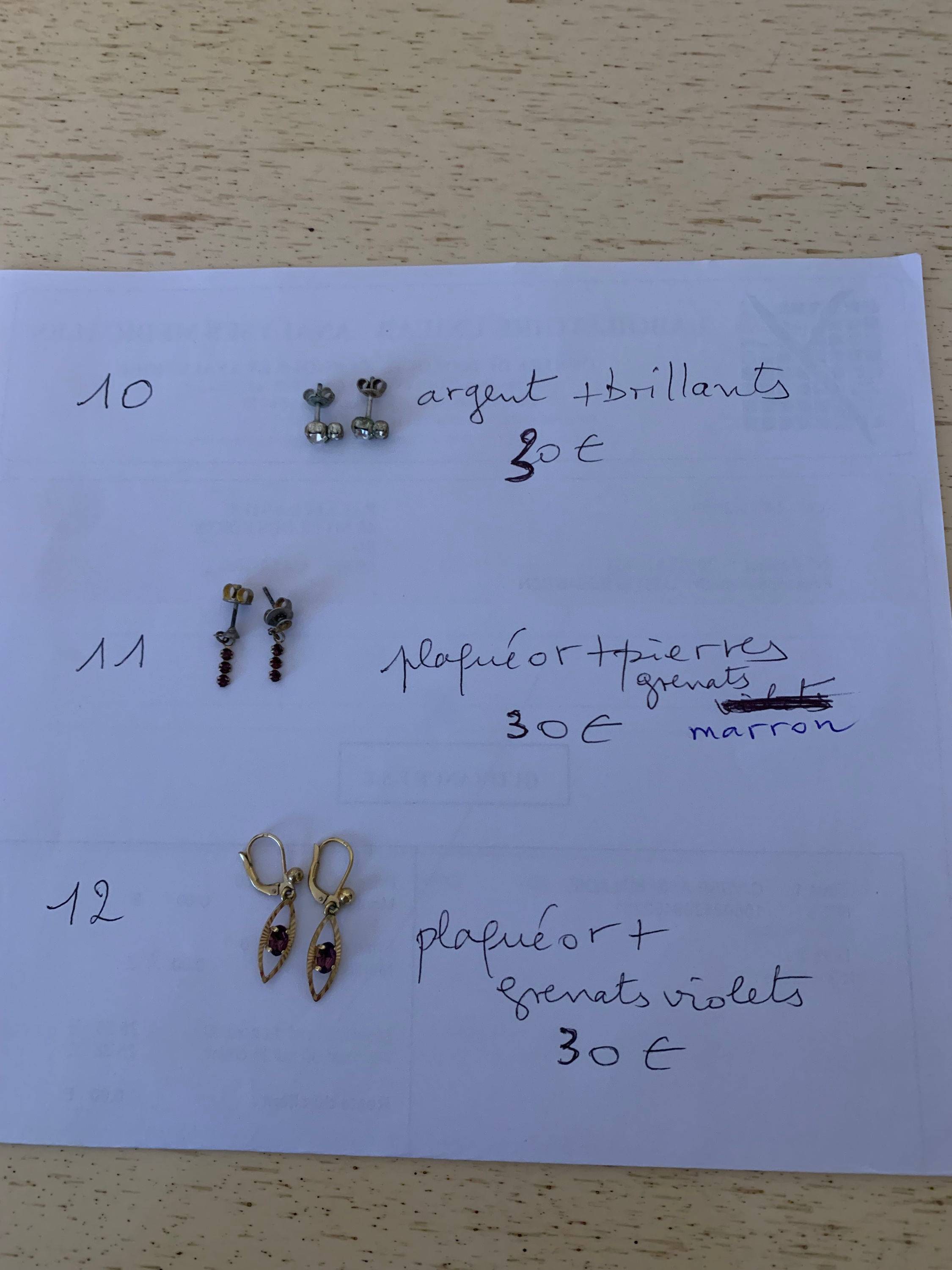 Vends une bague, des boucles d’oreilles à clips et à oreilles percées
