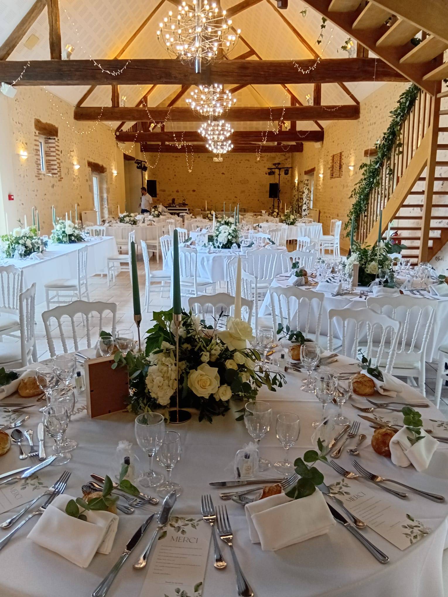 Propose salle de réception pour mariages, séminaires et gîtes