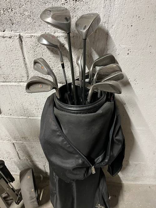 Vends clubs de golf avec sac et chariot