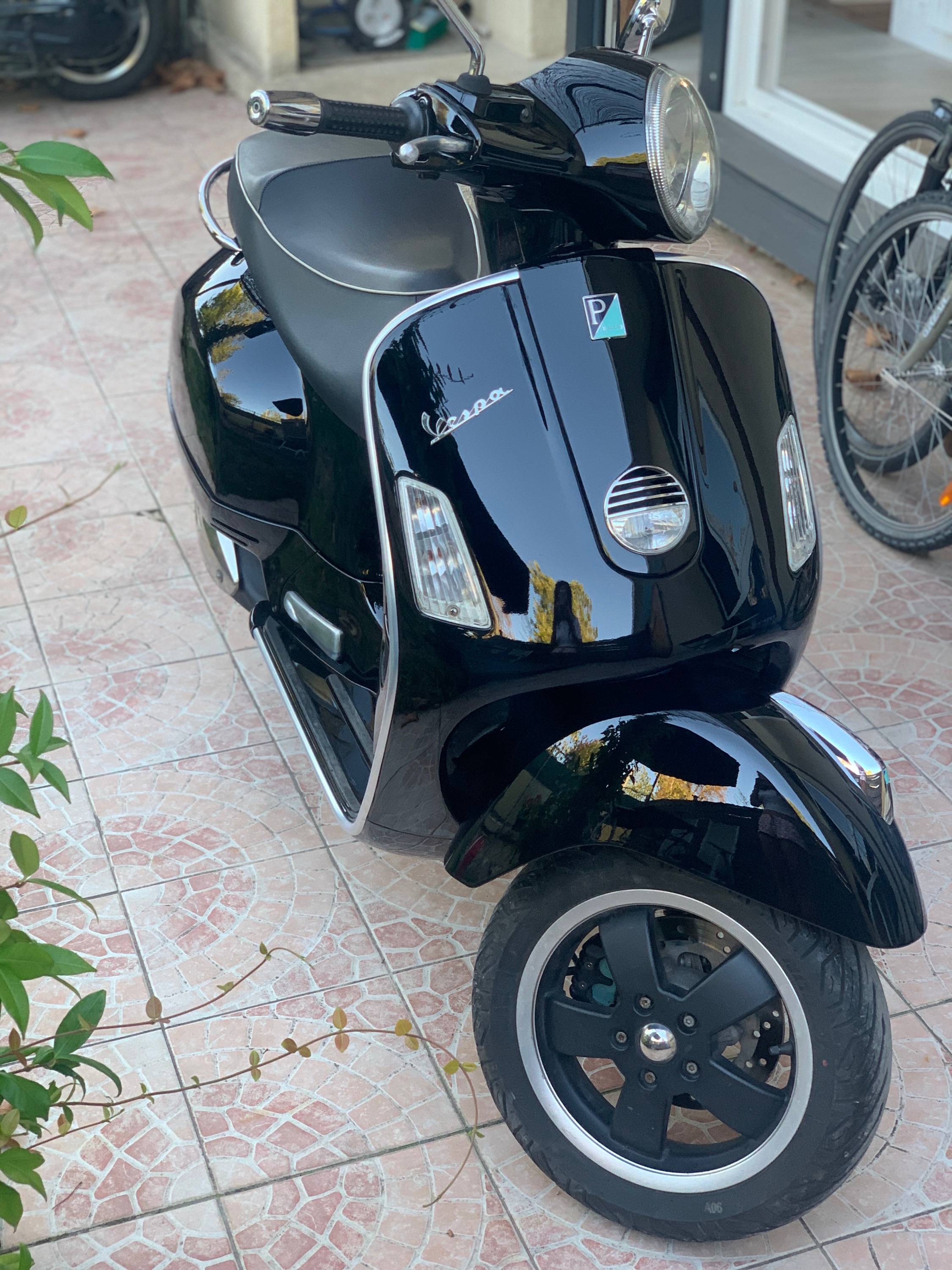 Vends Vespa 125 GTS, 2008, 23090km