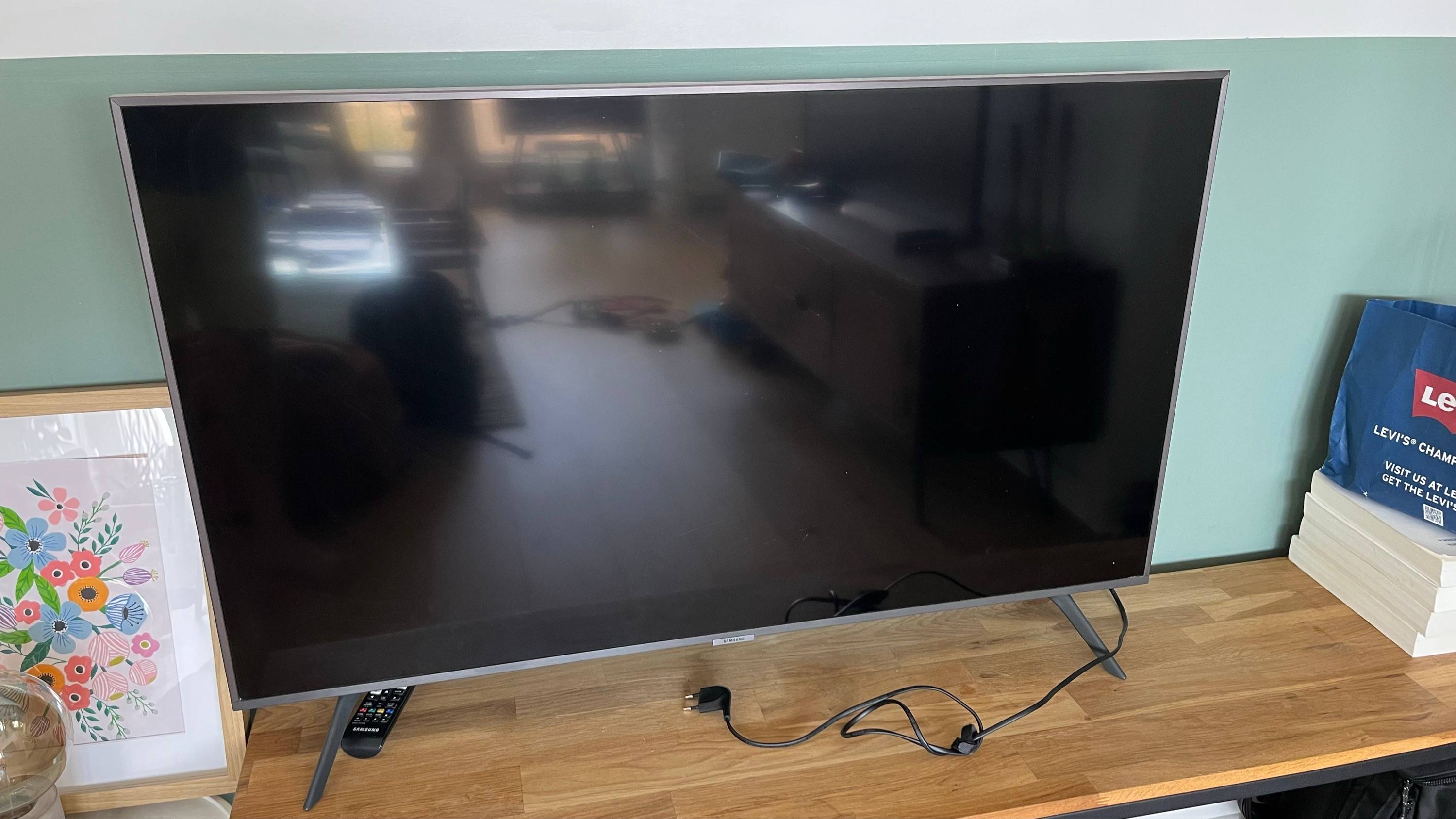 Vends TV 4K connectée Samsung 108 cm 43 pouces bon état général
