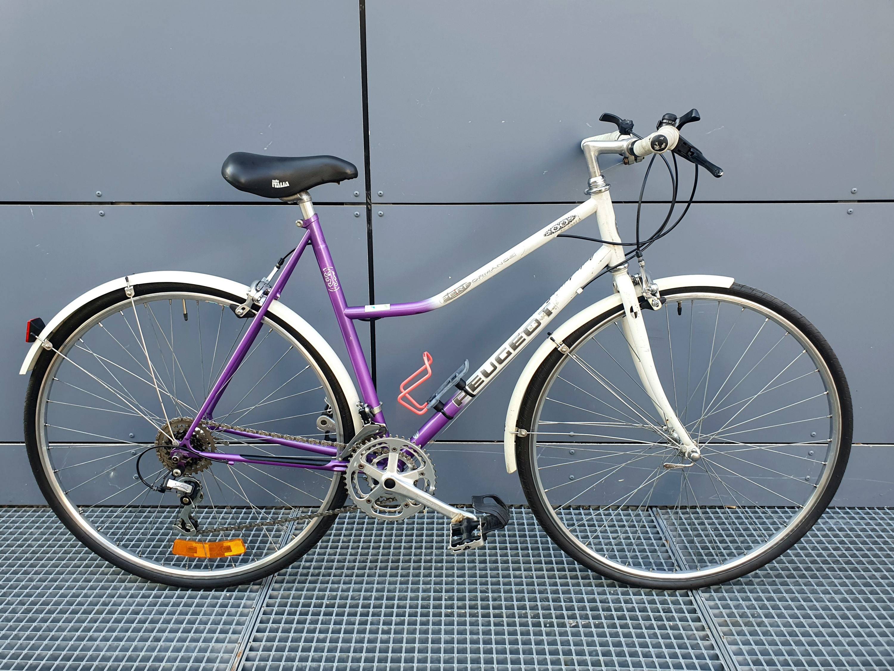 Vends vélo Peugeot triple, pneus neufs, cadre mixte acier taille S pour 1,65m à 1,75m