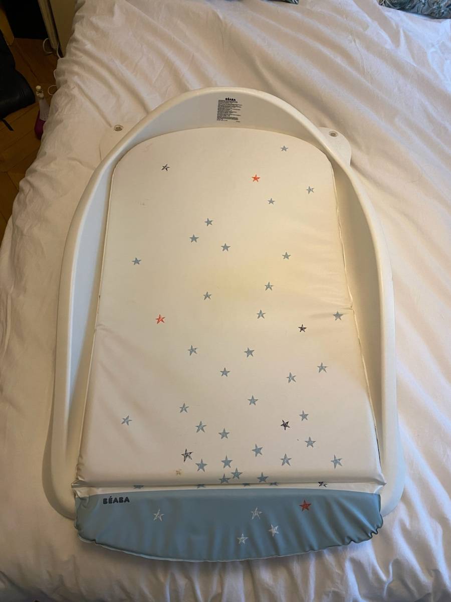 Table à langer baignoire lit barreau beaba