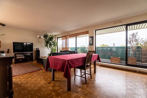 Vends bel appartement avec superbe vue au Chesnay Rocquencourt. Dernier étage sans vis à vis