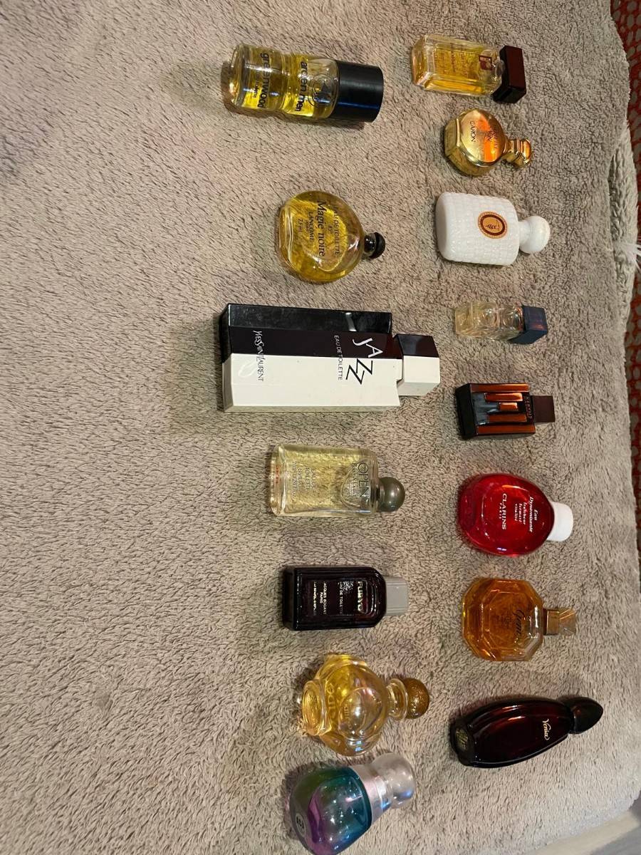 Vends lot 15 mignatures flacons parfums