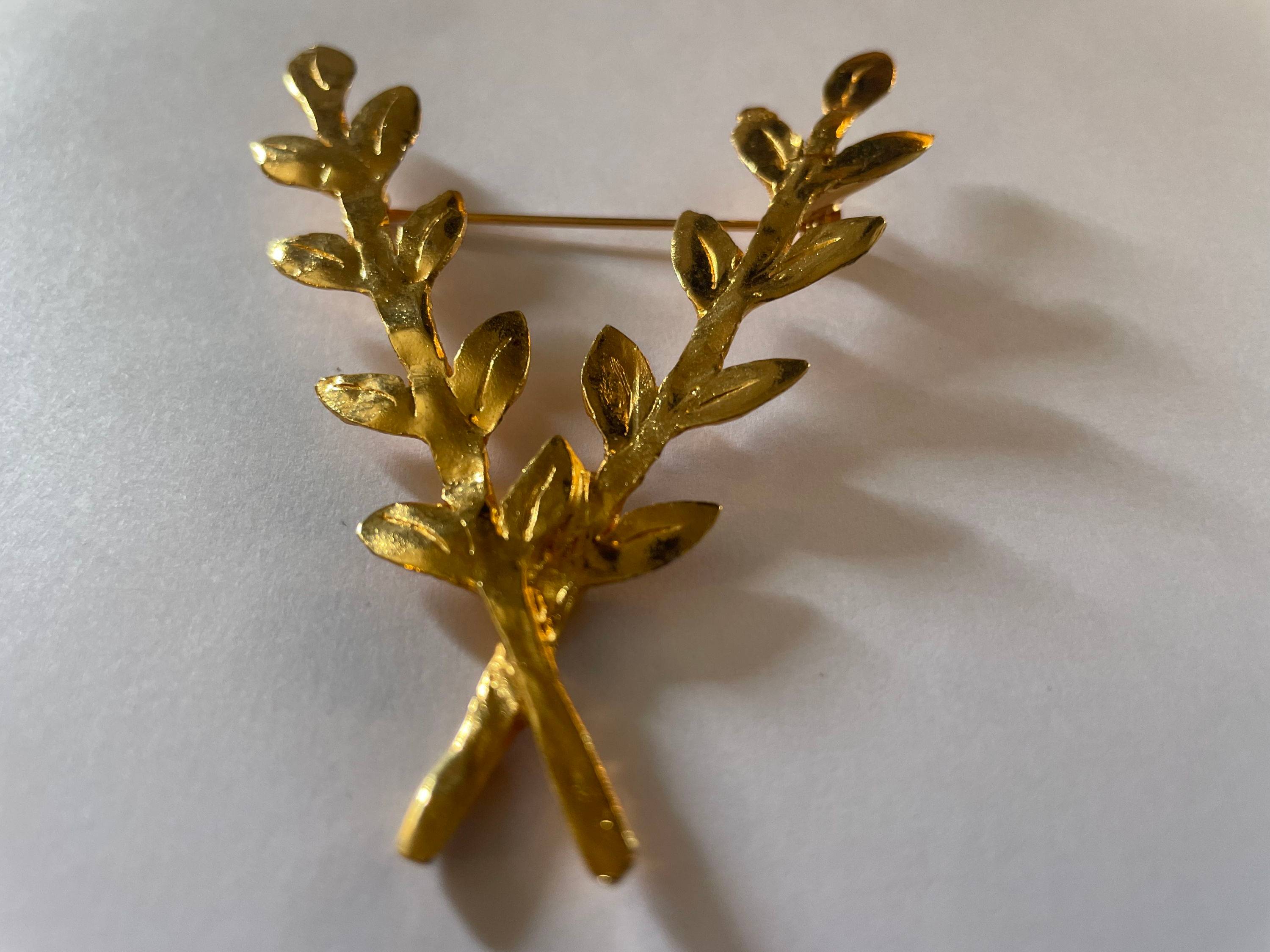 Vends broche dorée feuille laurier en V Ines de la Fressange