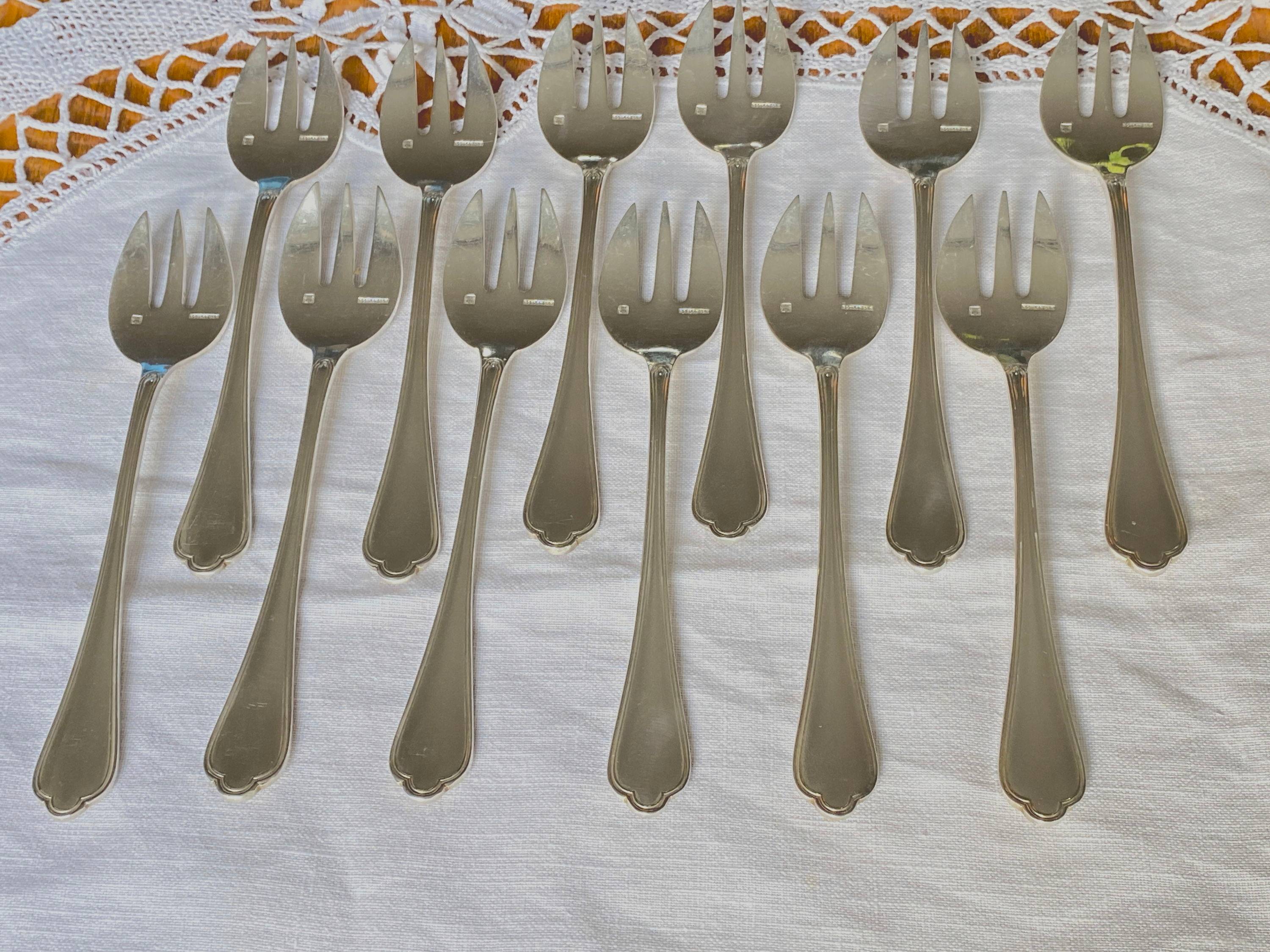 LOT DE 6 fourchettes à gâteaux métal argenté modèle coquille EUR 15,00 - FR
