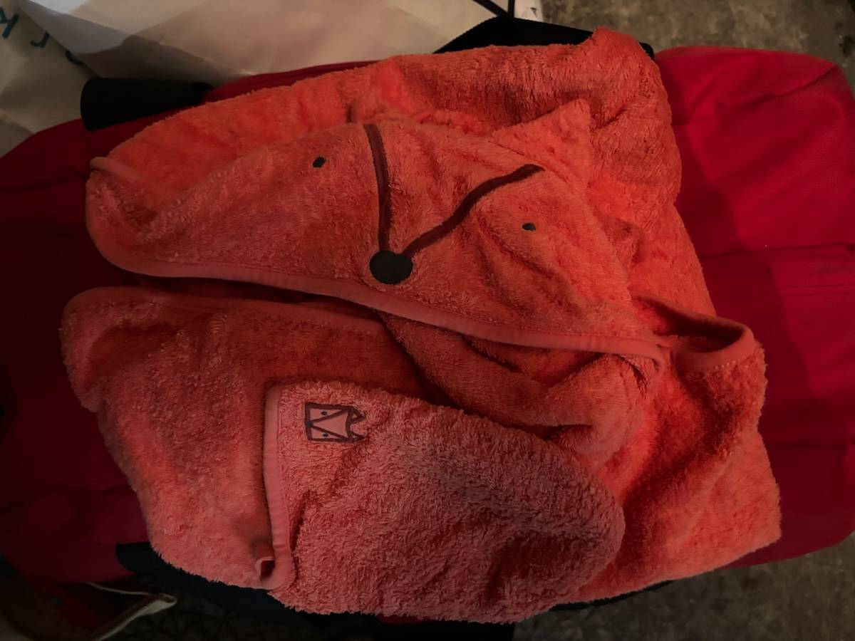 Vends cape de bain + gant de toilette bébé
