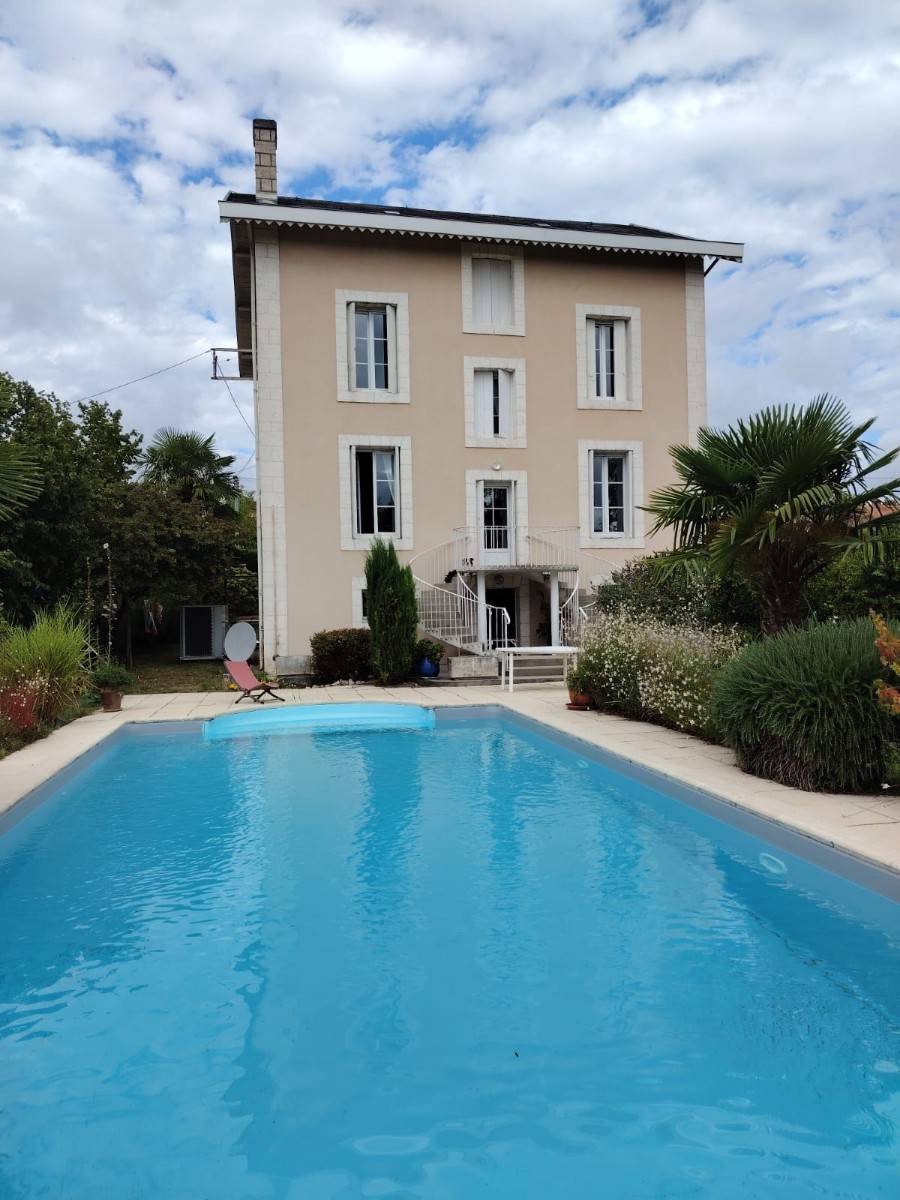Vends maison - 200m² - piscine, terrain clos