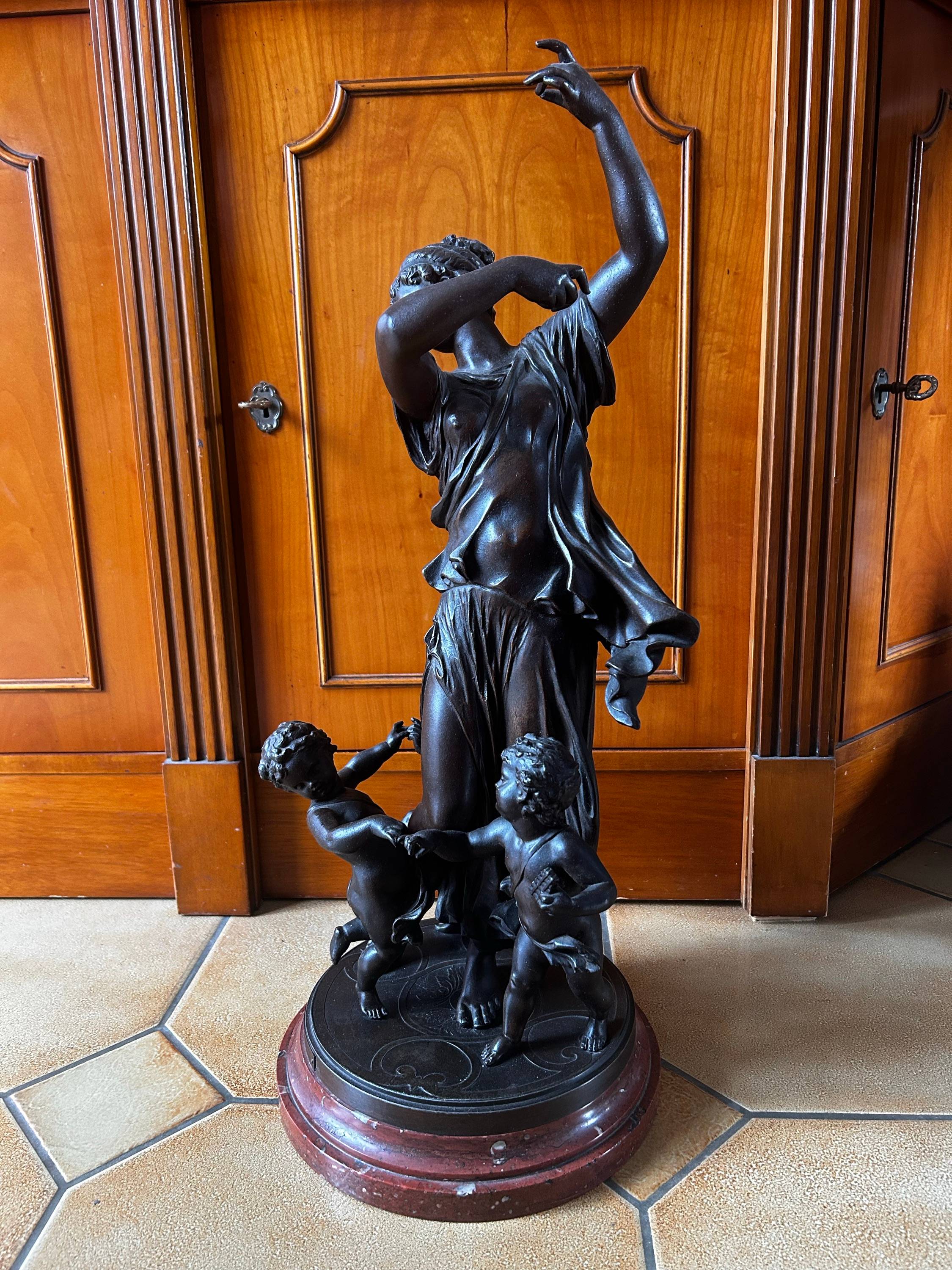 Statue « La Ronde par DUMAIGE » régule