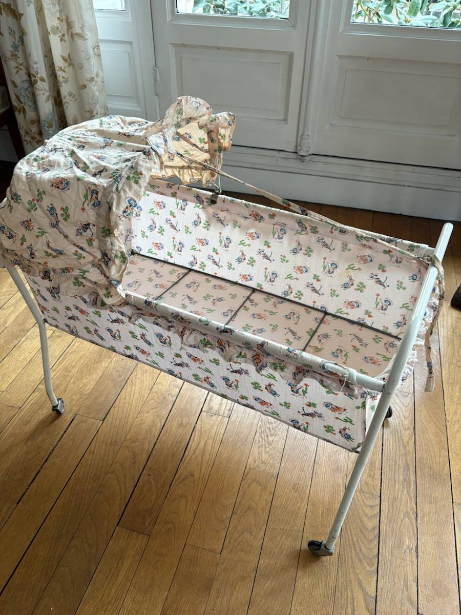 Vends ancien berceau de poupée