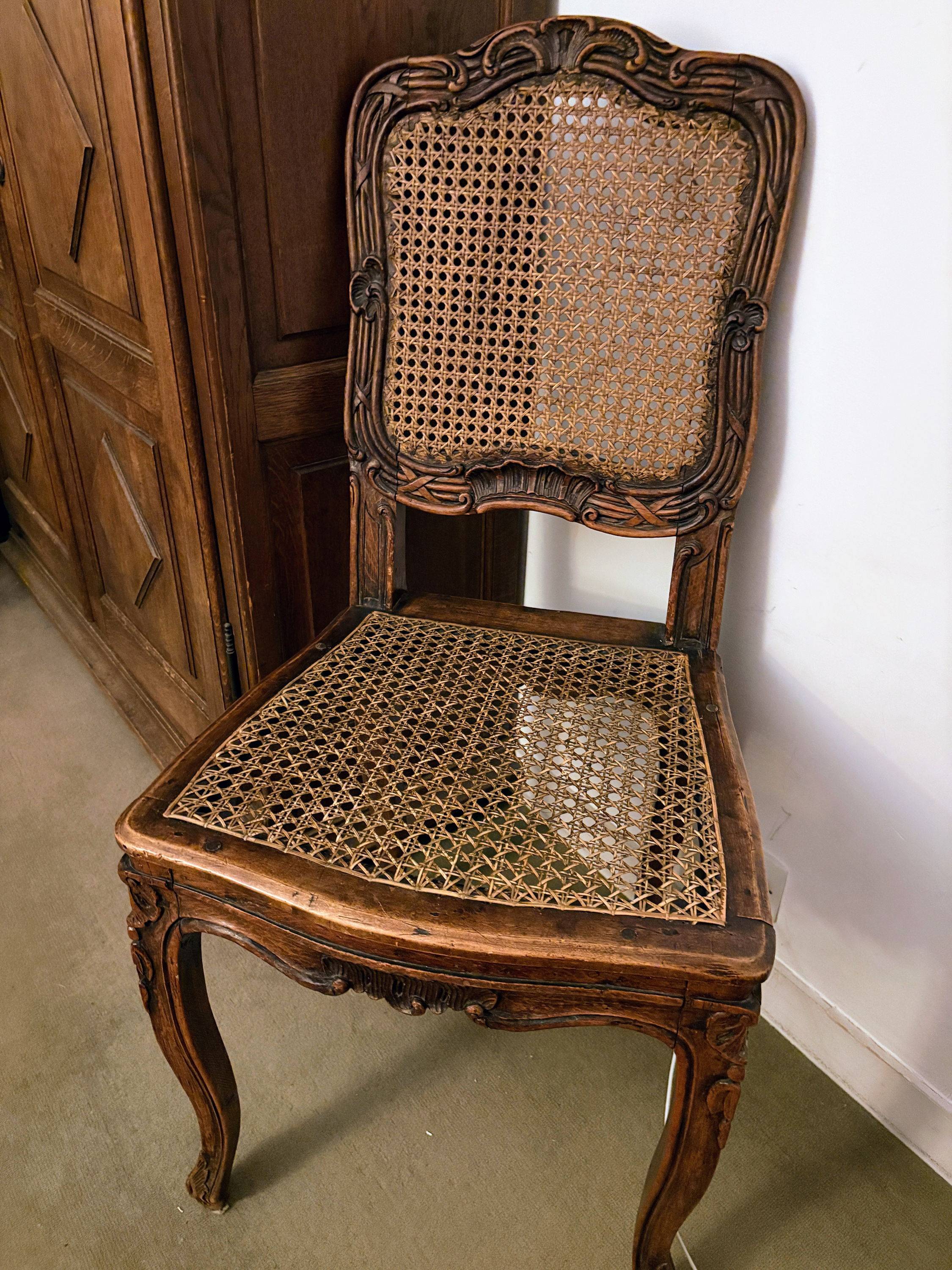 Vends chaise cannée ancienne style Louis XV