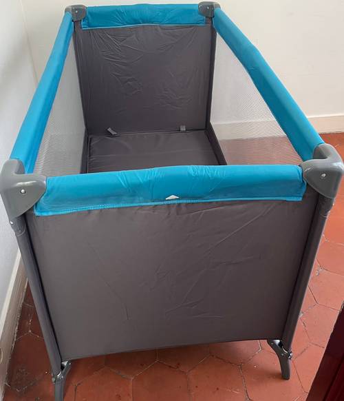 Vends lit parapluie