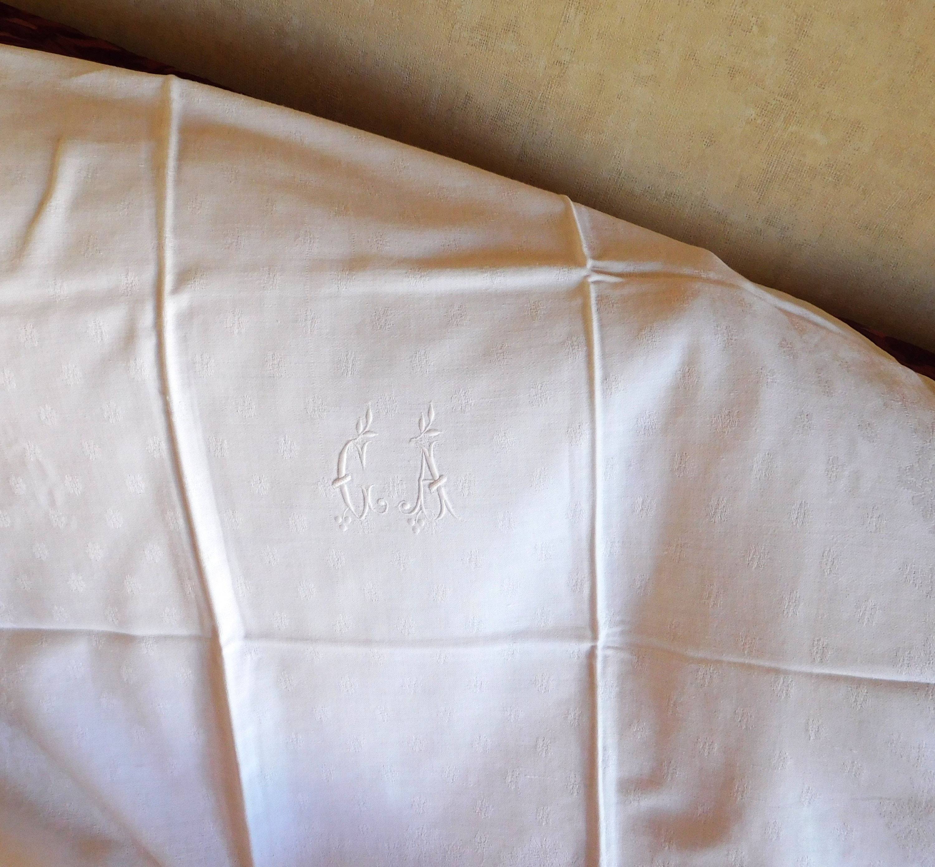 Vends nappe et 7 serviettes (blanc)