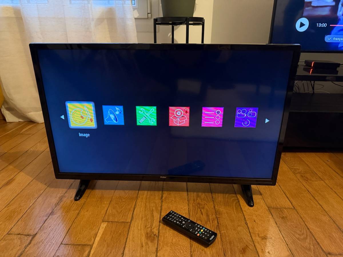 Vends TV Haier modèle LDH32V150 très bon état