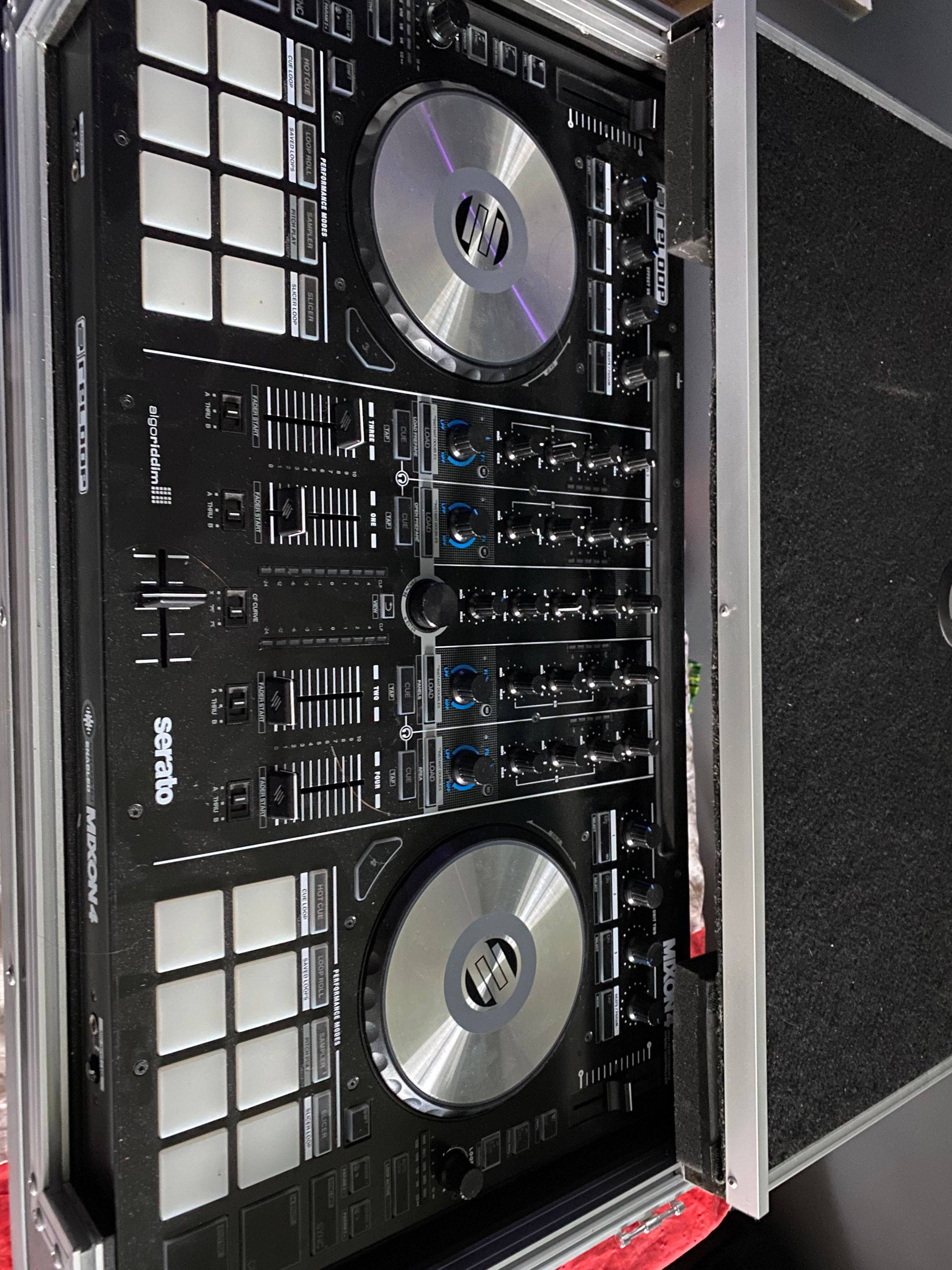 Reloop Mixon 4 + FlightCase