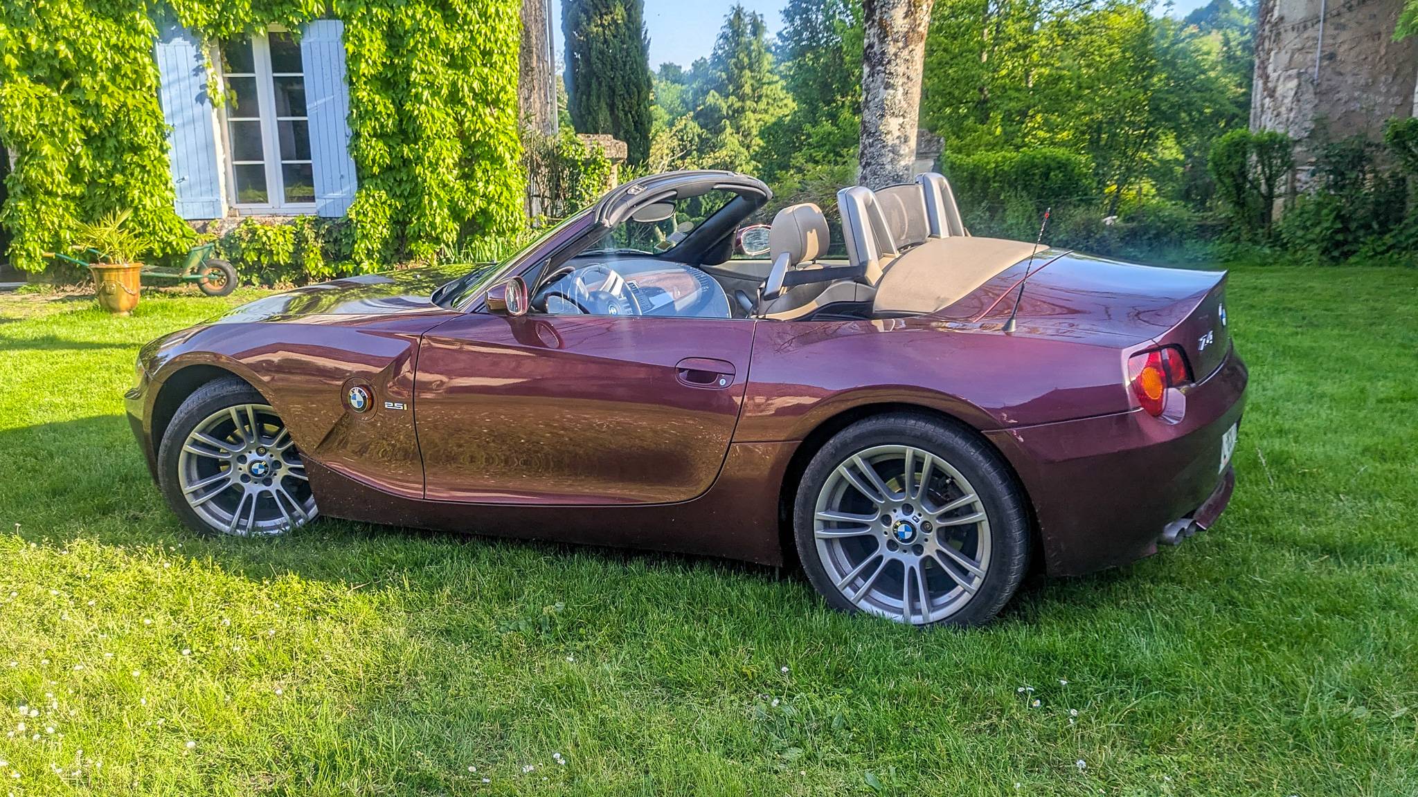 Vends BMW Z4  - 6 cylindres en ligne - Red Merlot