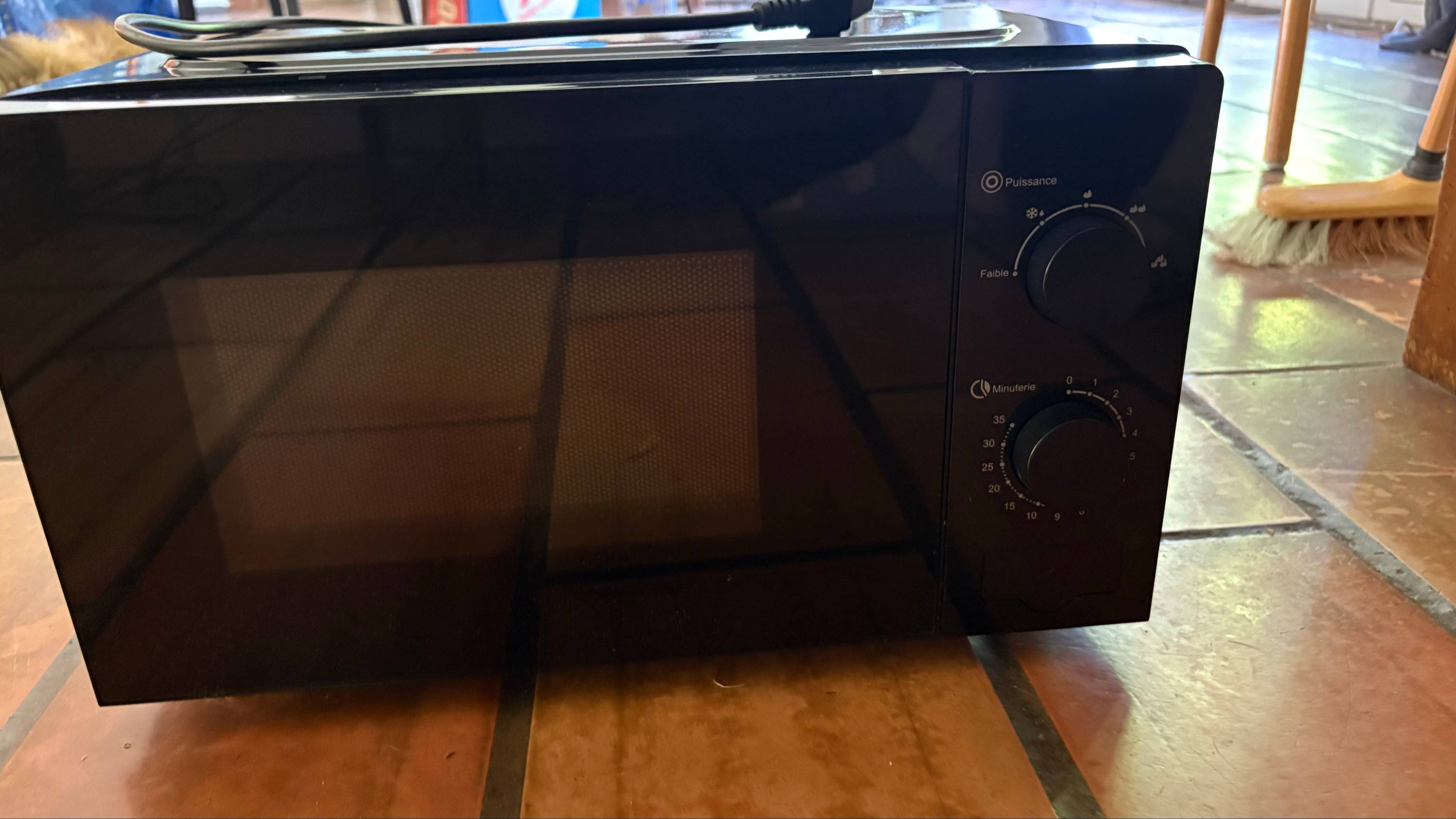 Vends micro-ondes noir faible encombrement