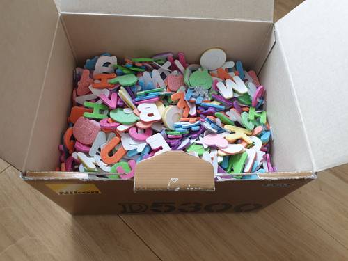 Grosse boîte de Gomettes Alphabet Paillettes